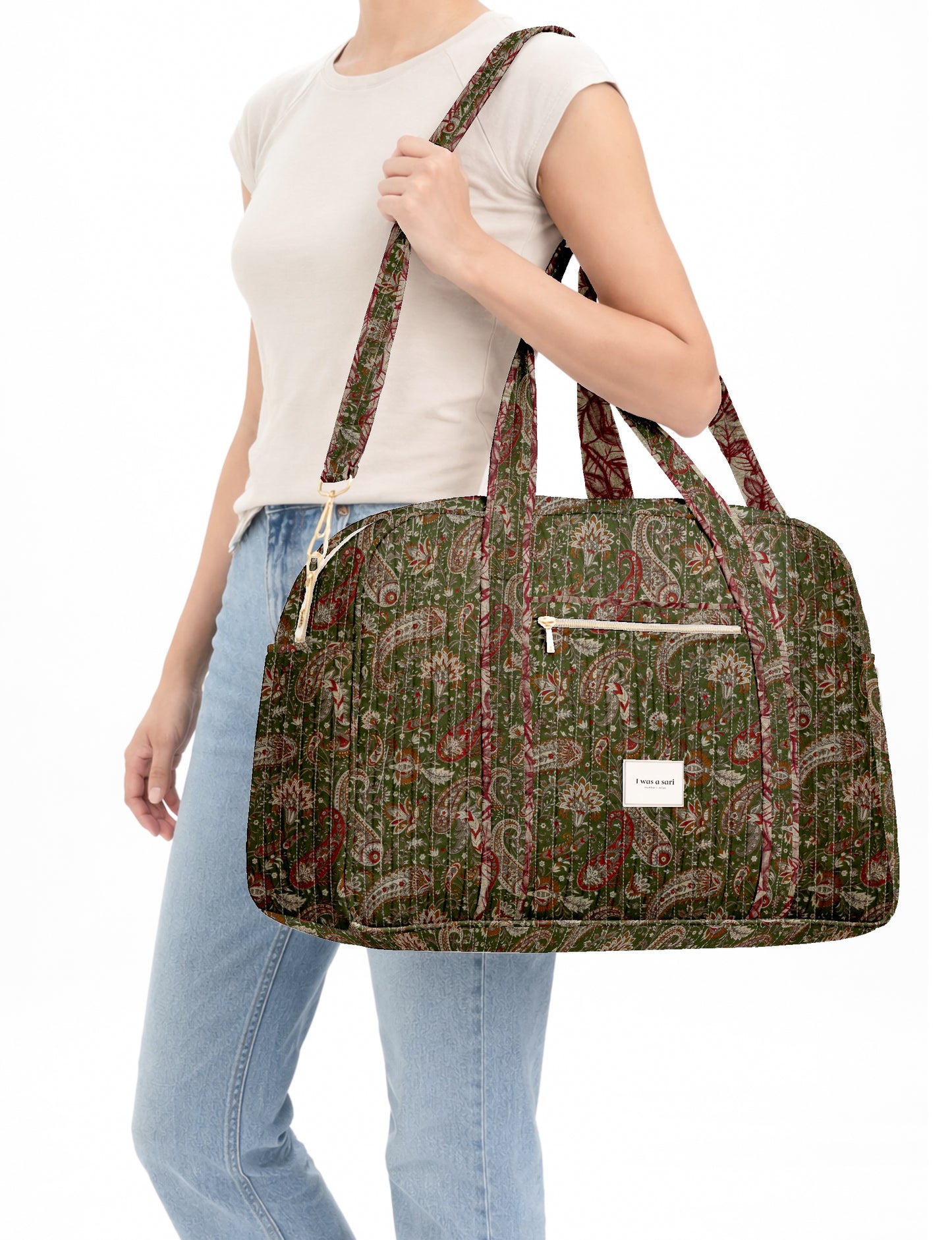 Quilted travel duffle bag with spacious main compartment and zip closure
Stylish quilted duffle bag with dual handles and shoulder strap
Quilted gym and travel bag for everyday use and short trips
I was a Sari quilted duffle bag front view showing structured design
Quilted duffle bag side view with detachable shoulder strap
Open quilted duffle bag showing large storage space inside