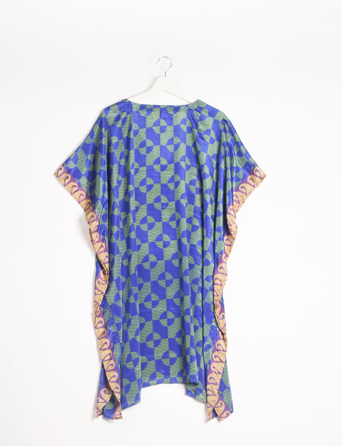 Flowing and festive KAFTAN, an essential for your getaway wardrobe. Versatile for at-home lounging or poolside cocktails. Accessorize with our silk pouches or tote bag for a socially-conscious and stylish look, perfect even for dinner outings. Crafted from sustainable materials, this eco-friendly kaftan adds a touch of conscious fashion to your style.