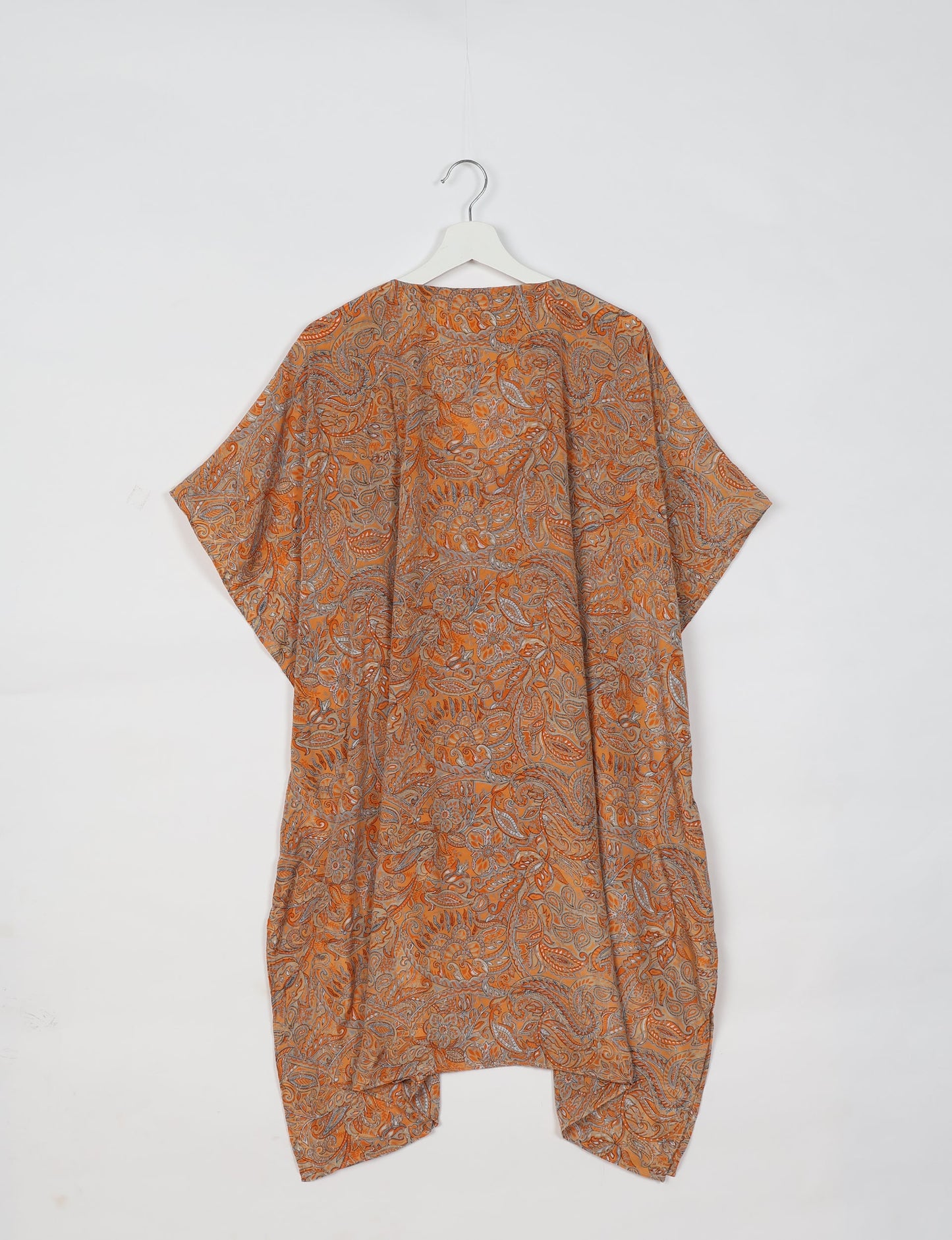 Flowing and festive KAFTAN, an essential for your getaway wardrobe. Versatile for at-home lounging or poolside cocktails. Accessorize with our silk pouches or tote bag for a socially-conscious and stylish look, perfect even for dinner outings. Crafted from sustainable materials, this eco-friendly kaftan adds a touch of conscious fashion to your style.