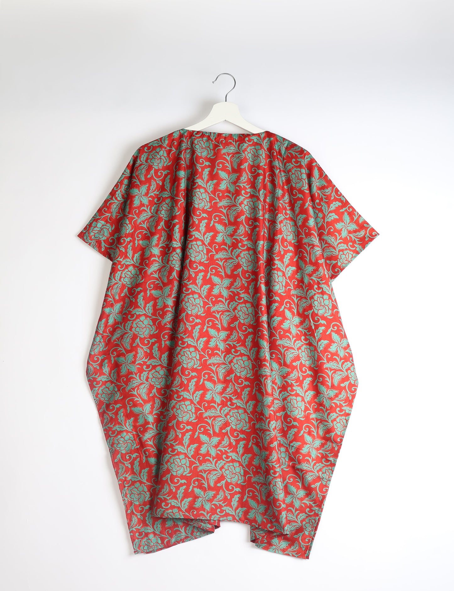 Flowing and festive KAFTAN, an essential for your getaway wardrobe. Versatile for at-home lounging or poolside cocktails. Accessorize with our silk pouches or tote bag for a socially-conscious and stylish look, perfect even for dinner outings. Crafted from sustainable materials, this eco-friendly kaftan adds a touch of conscious fashion to your style.