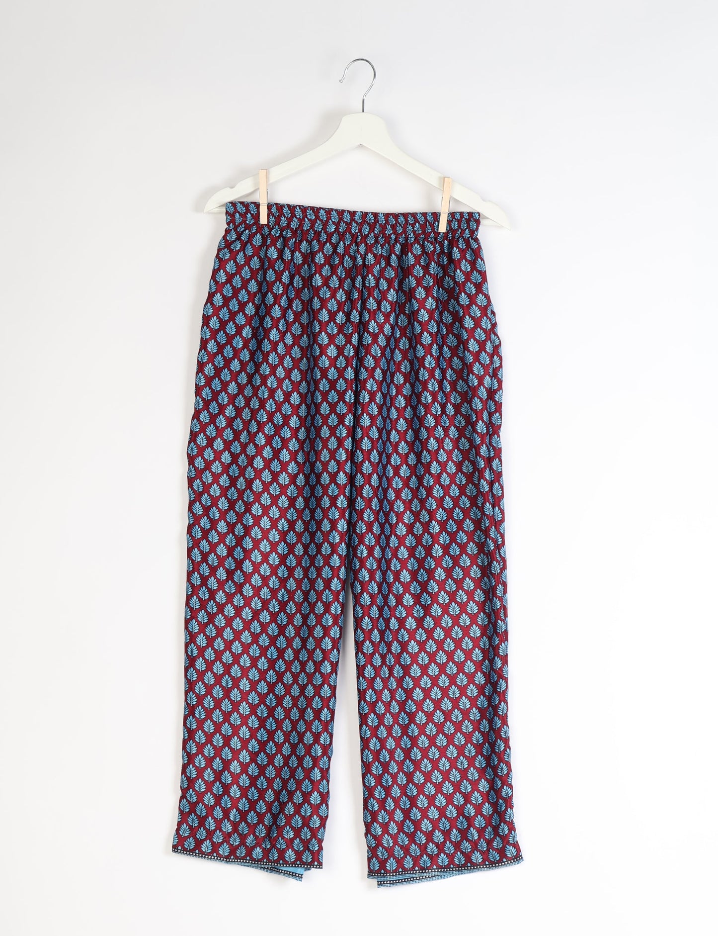 Discover the epitome of ethical sleepwear with our PJ Set Long – a blend of comfort, sustainability, and chic design. Crafted by skilled Mumbai artisans from upcycled saris, these pajamas redefine eco-friendly fashion, offering a conscious choice for your wardrobe.