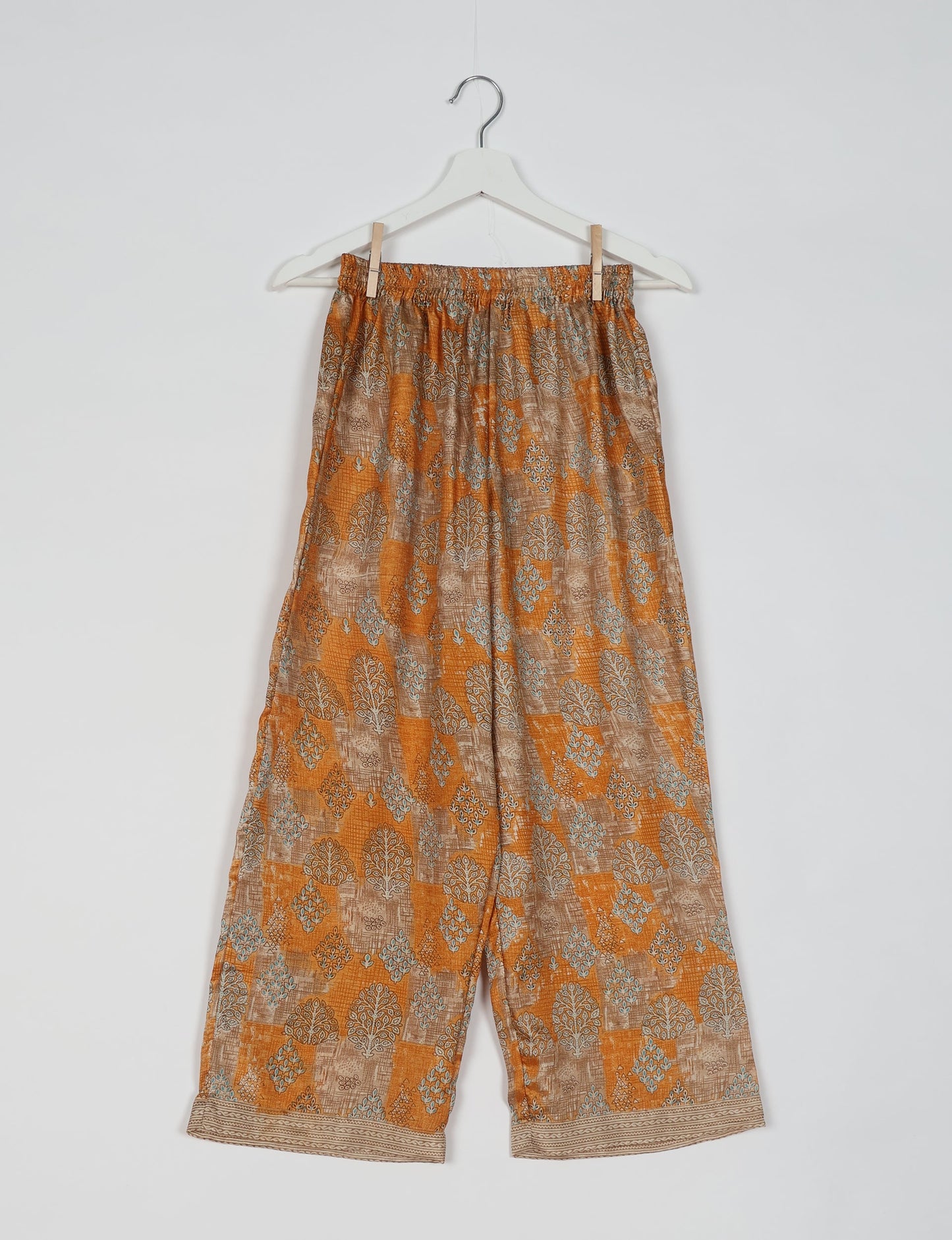 Discover the epitome of ethical sleepwear with our PJ Set Long – a blend of comfort, sustainability, and chic design. Crafted by skilled Mumbai artisans from upcycled saris, these pajamas redefine eco-friendly fashion, offering a conscious choice for your wardrobe.