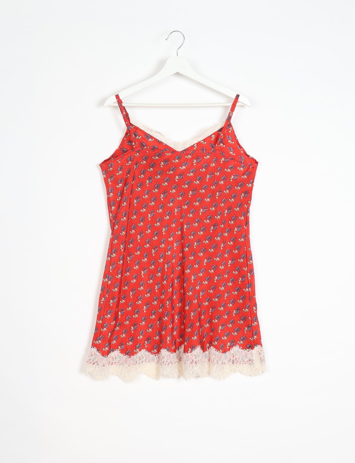 Experience nighttime luxury with our NIGHT DRESS – a true sleeping beauty crafted from upcycled sari fabric by dedicated artisans. Seamlessly combining purpose and comfort, these nightdresses offer a relaxed fit and lightweight material, ideal for sleeping, lounging, or enjoying a tranquil moment sipping coffee on your balcony.