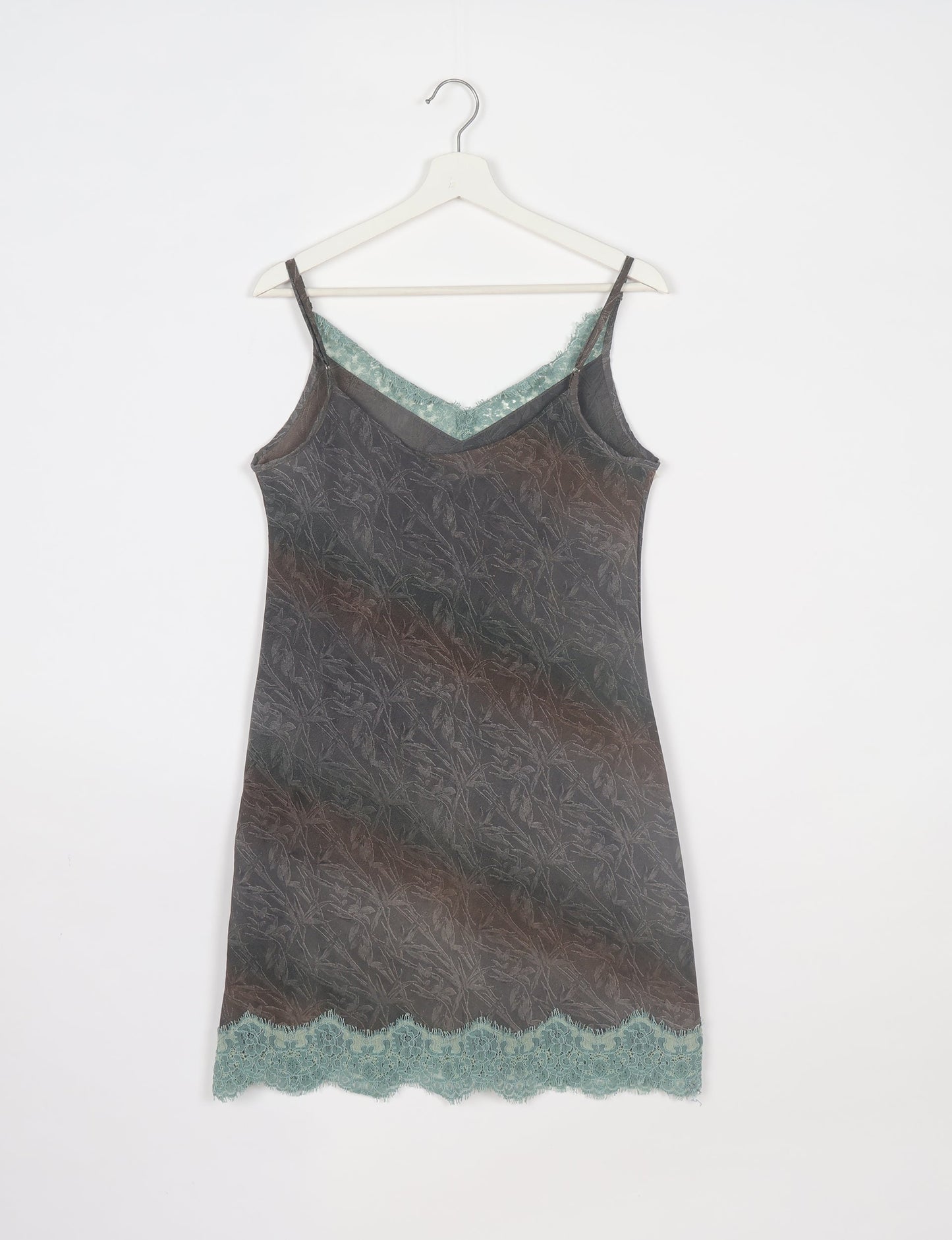 Experience nighttime luxury with our NIGHT DRESS – a true sleeping beauty crafted from upcycled sari fabric by dedicated artisans. Seamlessly combining purpose and comfort, these nightdresses offer a relaxed fit and lightweight material, ideal for sleeping, lounging, or enjoying a tranquil moment sipping coffee on your balcony.