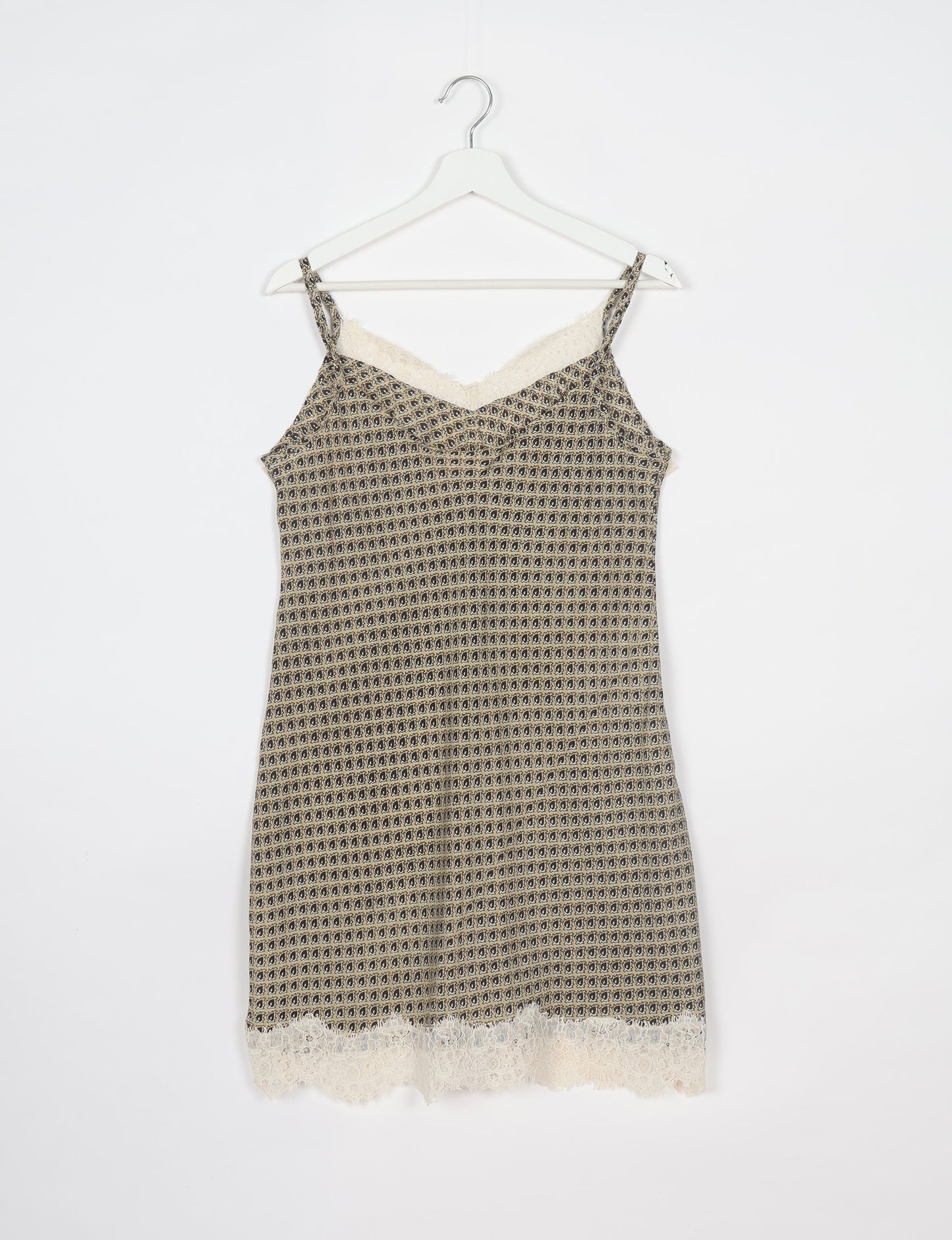 Experience nighttime luxury with our NIGHT DRESS – a true sleeping beauty crafted from upcycled sari fabric by dedicated artisans. Seamlessly combining purpose and comfort, these nightdresses offer a relaxed fit and lightweight material, ideal for sleeping, lounging, or enjoying a tranquil moment sipping coffee on your balcony.