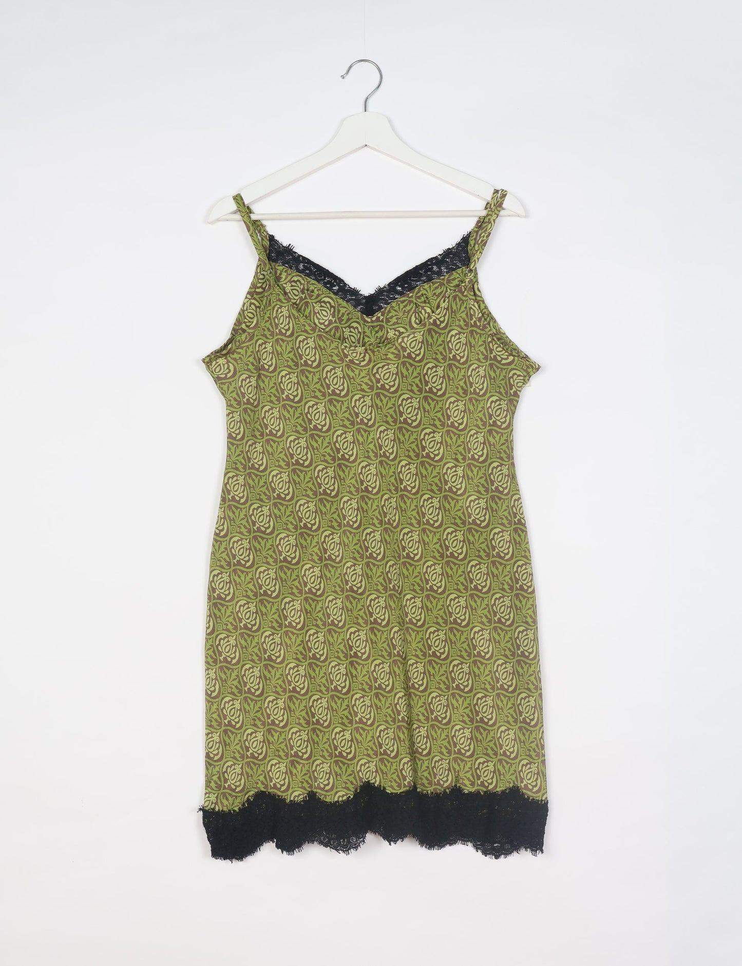 Experience nighttime luxury with our NIGHT DRESS – a true sleeping beauty crafted from upcycled sari fabric by dedicated artisans. Seamlessly combining purpose and comfort, these nightdresses offer a relaxed fit and lightweight material, ideal for sleeping, lounging, or enjoying a tranquil moment sipping coffee on your balcony.