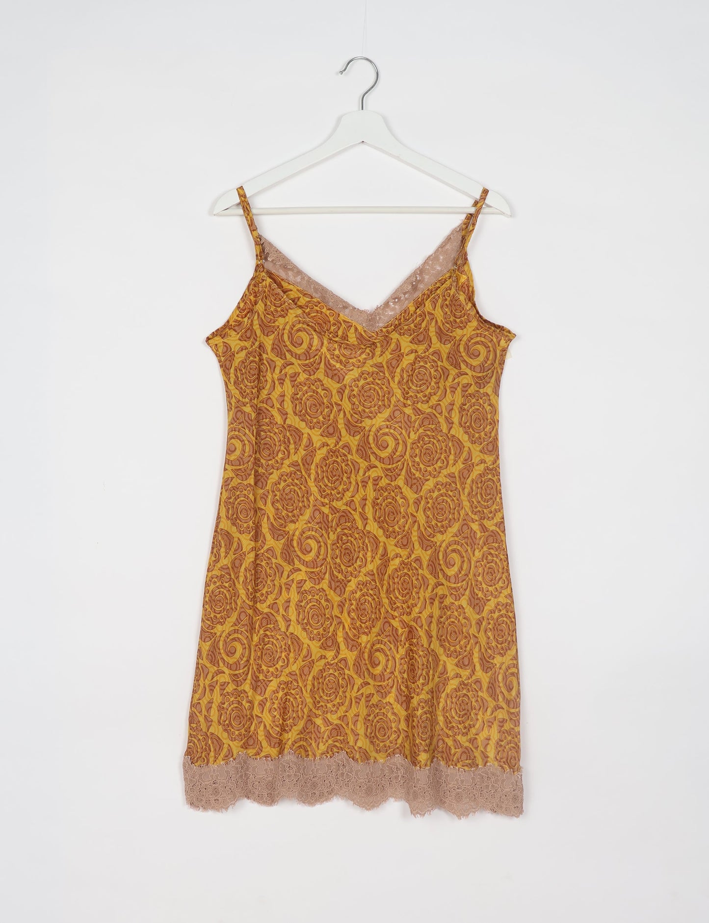 Experience nighttime luxury with our NIGHT DRESS – a true sleeping beauty crafted from upcycled sari fabric by dedicated artisans. Seamlessly combining purpose and comfort, these nightdresses offer a relaxed fit and lightweight material, ideal for sleeping, lounging, or enjoying a tranquil moment sipping coffee on your balcony.