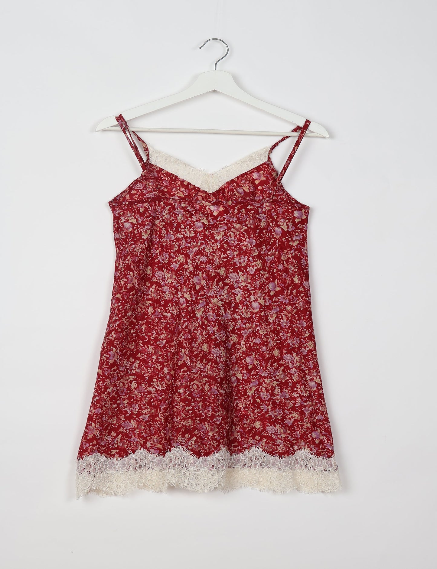 Experience nighttime luxury with our NIGHT DRESS – a true sleeping beauty crafted from upcycled sari fabric by dedicated artisans. Seamlessly combining purpose and comfort, these nightdresses offer a relaxed fit and lightweight material, ideal for sleeping, lounging, or enjoying a tranquil moment sipping coffee on your balcony.