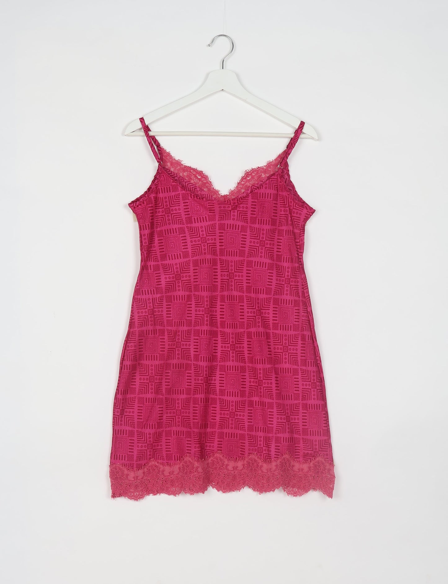 Experience nighttime luxury with our NIGHT DRESS – a true sleeping beauty crafted from upcycled sari fabric by dedicated artisans. Seamlessly combining purpose and comfort, these nightdresses offer a relaxed fit and lightweight material, ideal for sleeping, lounging, or enjoying a tranquil moment sipping coffee on your balcony.