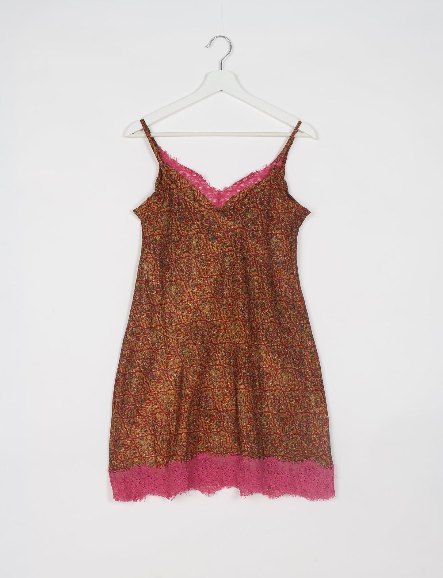 Experience nighttime luxury with our NIGHT DRESS – a true sleeping beauty crafted from upcycled sari fabric by dedicated artisans. Seamlessly combining purpose and comfort, these nightdresses offer a relaxed fit and lightweight material, ideal for sleeping, lounging, or enjoying a tranquil moment sipping coffee on your balcony.