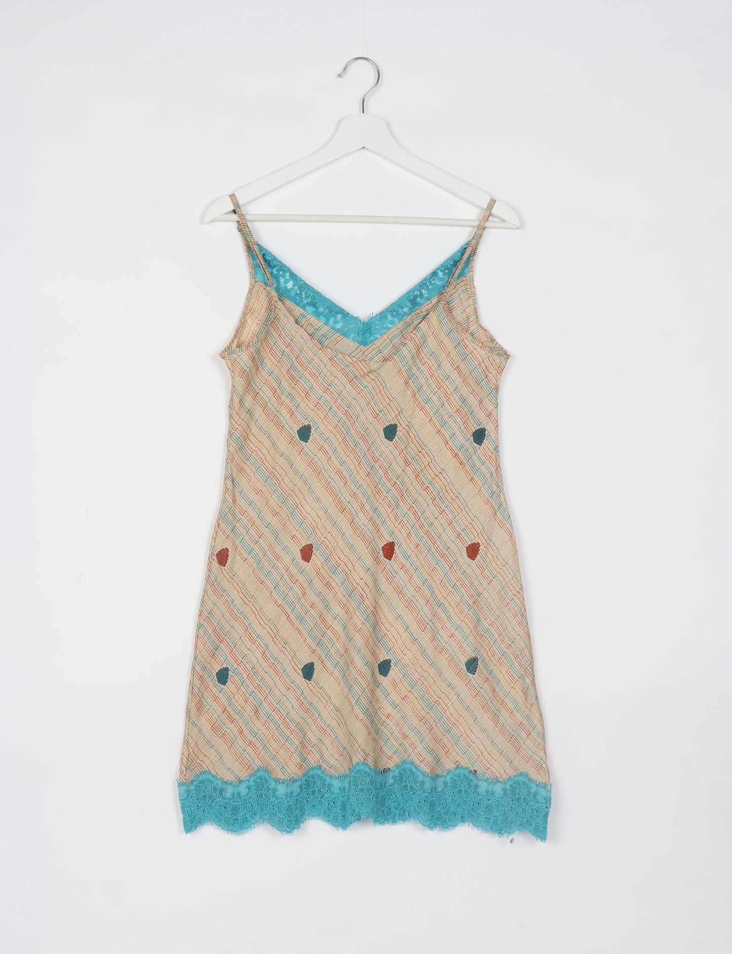 Experience nighttime luxury with our NIGHT DRESS – a true sleeping beauty crafted from upcycled sari fabric by dedicated artisans. Seamlessly combining purpose and comfort, these nightdresses offer a relaxed fit and lightweight material, ideal for sleeping, lounging, or enjoying a tranquil moment sipping coffee on your balcony.