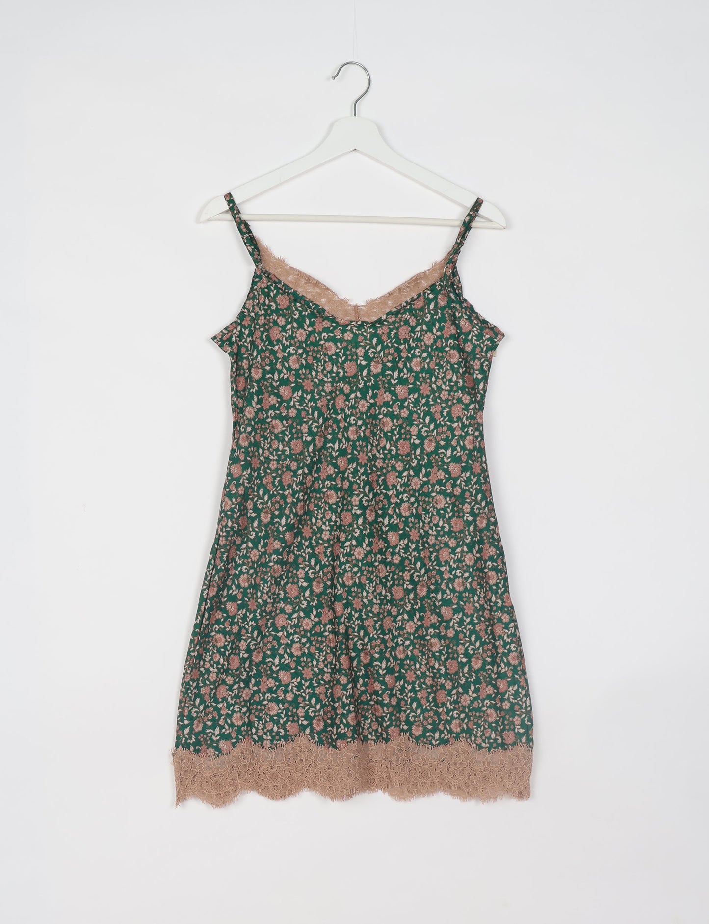 Experience nighttime luxury with our NIGHT DRESS – a true sleeping beauty crafted from upcycled sari fabric by dedicated artisans. Seamlessly combining purpose and comfort, these nightdresses offer a relaxed fit and lightweight material, ideal for sleeping, lounging, or enjoying a tranquil moment sipping coffee on your balcony.