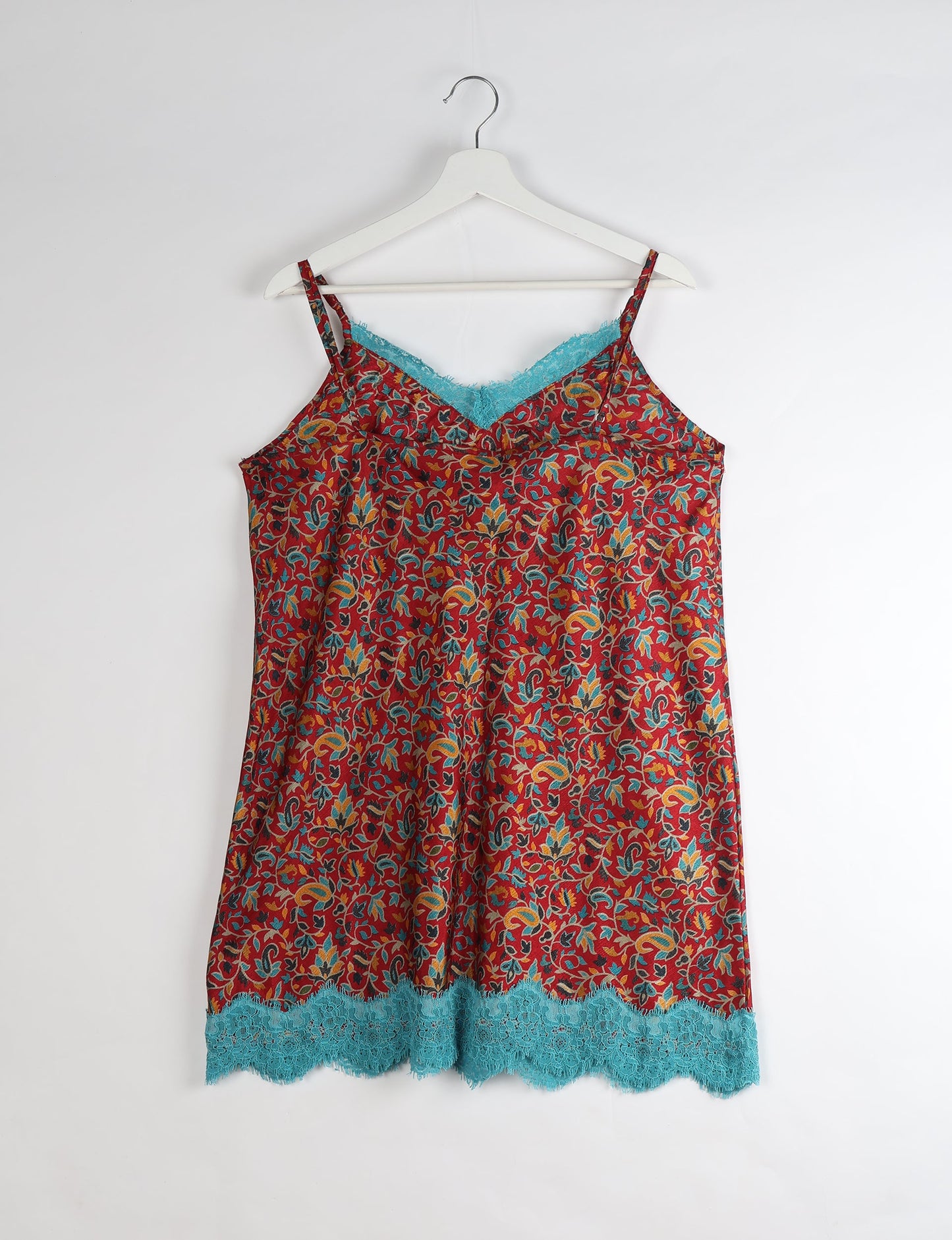 Experience nighttime luxury with our NIGHT DRESS – a true sleeping beauty crafted from upcycled sari fabric by dedicated artisans. Seamlessly combining purpose and comfort, these nightdresses offer a relaxed fit and lightweight material, ideal for sleeping, lounging, or enjoying a tranquil moment sipping coffee on your balcony.