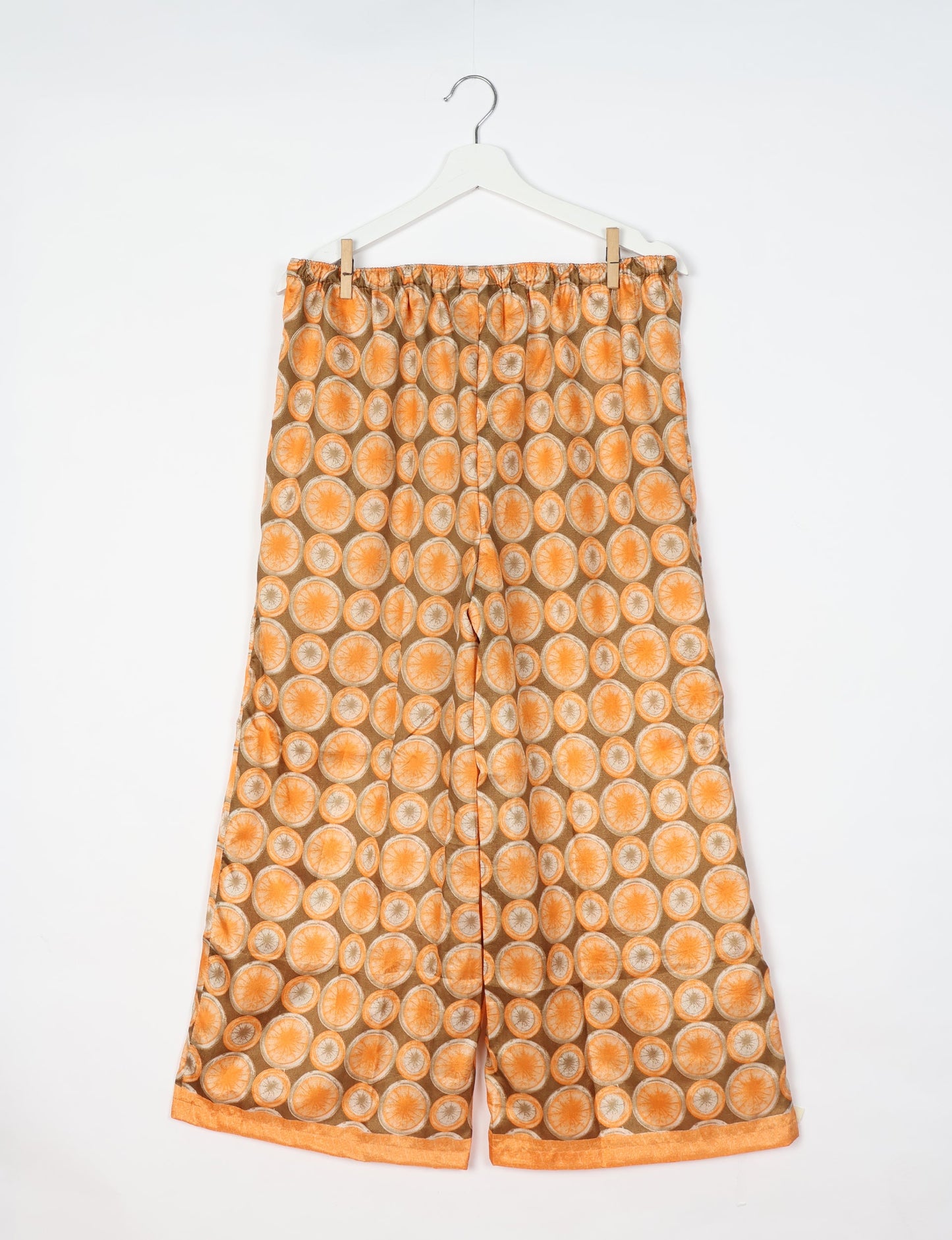 Step into sustainable fashion with our Palazzo Pants ā a harmonious blend of Indian and Italian influences. These wide-legged pants, made from upcycled saris, offer comfort with an all-around elastic waist and a stylish flared leg. Make a statement with eco-friendly, chic palazzo pants that redefine ethical clothing.