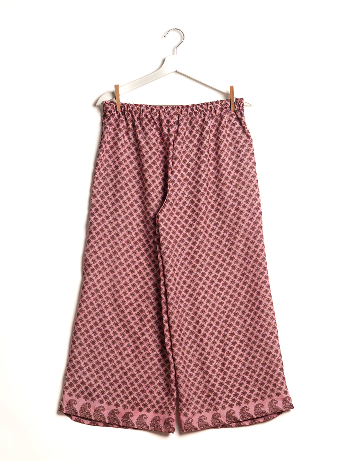 Step into sustainable fashion with our Palazzo Pants – a harmonious blend of Indian and Italian influences. These wide-legged pants, made from upcycled saris, offer comfort with an all-around elastic waist and a stylish flared leg. Make a statement with eco-friendly, chic palazzo pants that redefine ethical clothing.