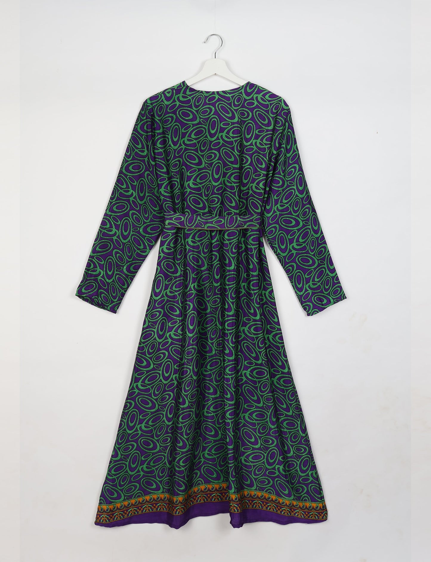 Beach robe made from upcycled saris, embodying ethical and sustainable fashion principles. Perfect for eco-conscious beachgoers and mindful living enthusiasts.