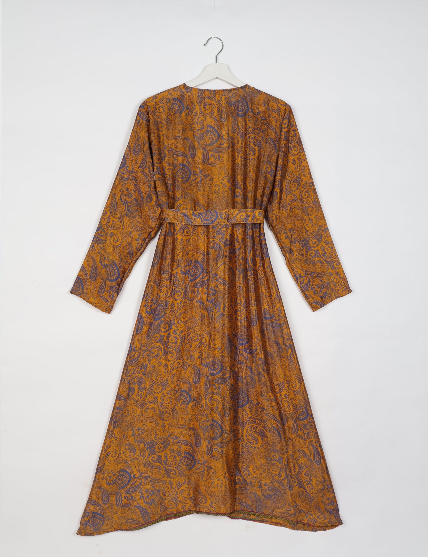 Beach robe made from upcycled saris, embodying ethical and sustainable fashion principles. Perfect for eco-conscious beachgoers and mindful living enthusiasts.