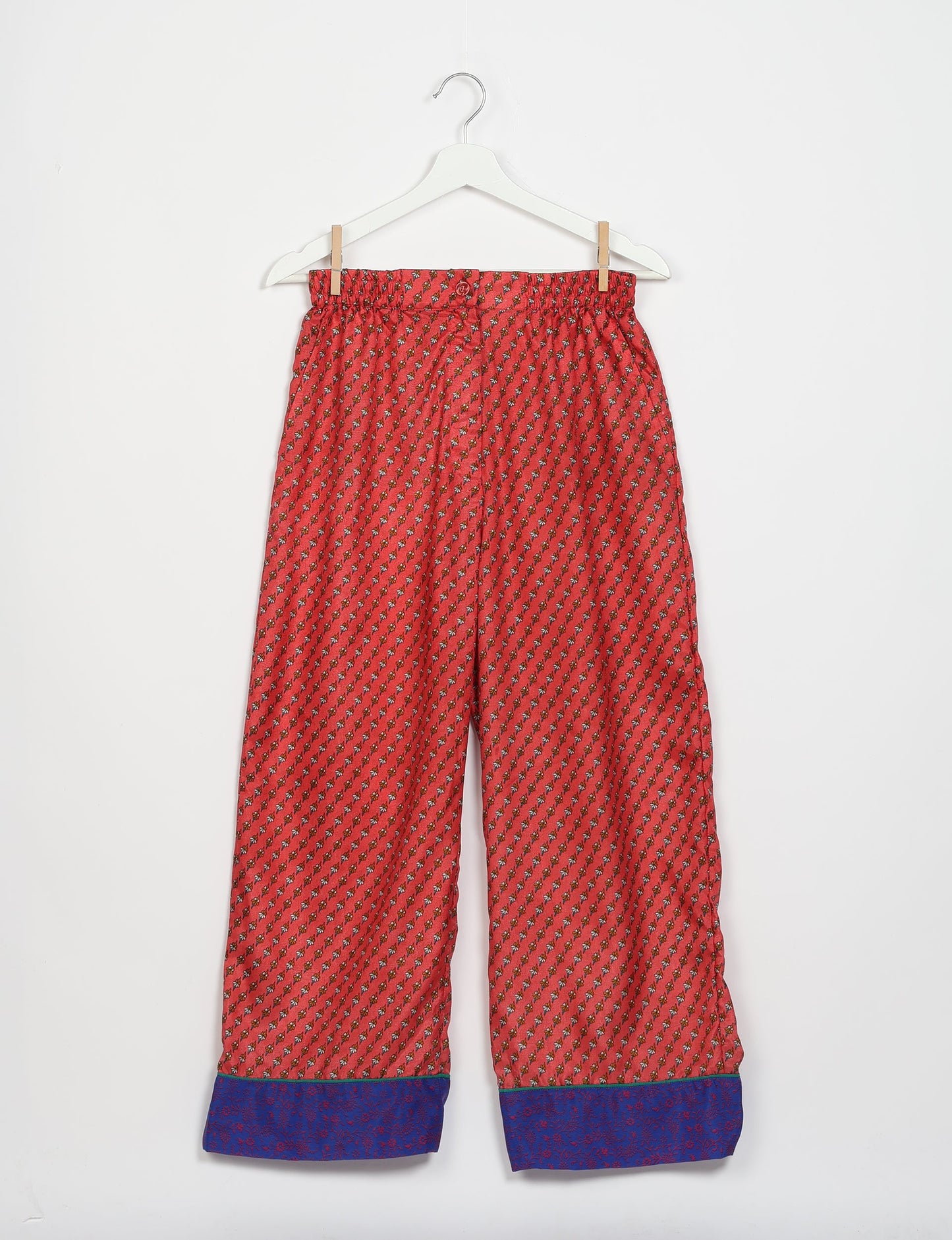 Choose sustainable sleepwear with our PJ SET – perfect for conscious living. From chilling to entertaining, these day-to-night pajamas feature an ethically crafted long-sleeve button-down and elastic-waist pants. Elevate your sleepwear with eco-friendly elegance.