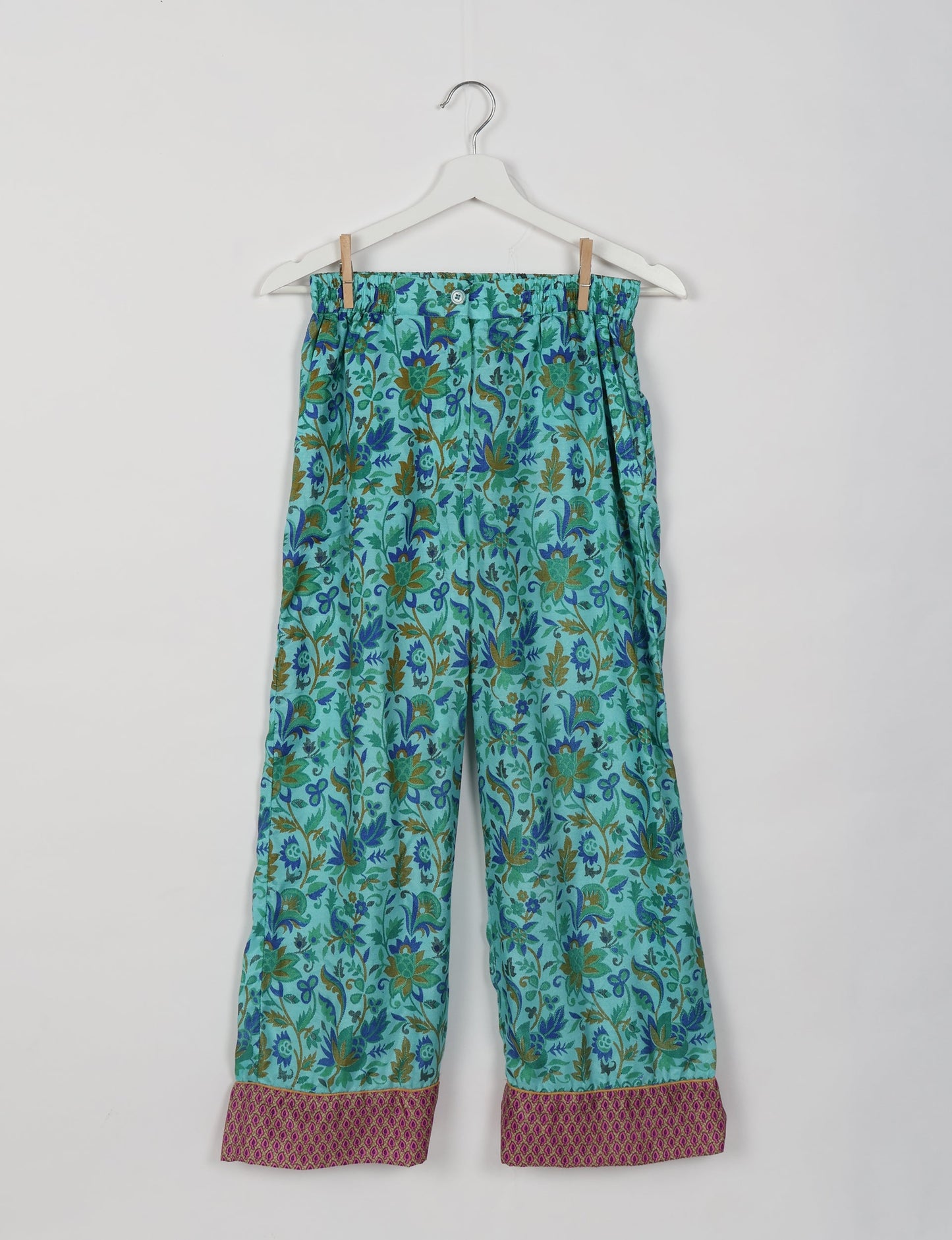 Choose sustainable sleepwear with our PJ SET – perfect for conscious living. From chilling to entertaining, these day-to-night pajamas feature an ethically crafted long-sleeve button-down and elastic-waist pants. Elevate your sleepwear with eco-friendly elegance.