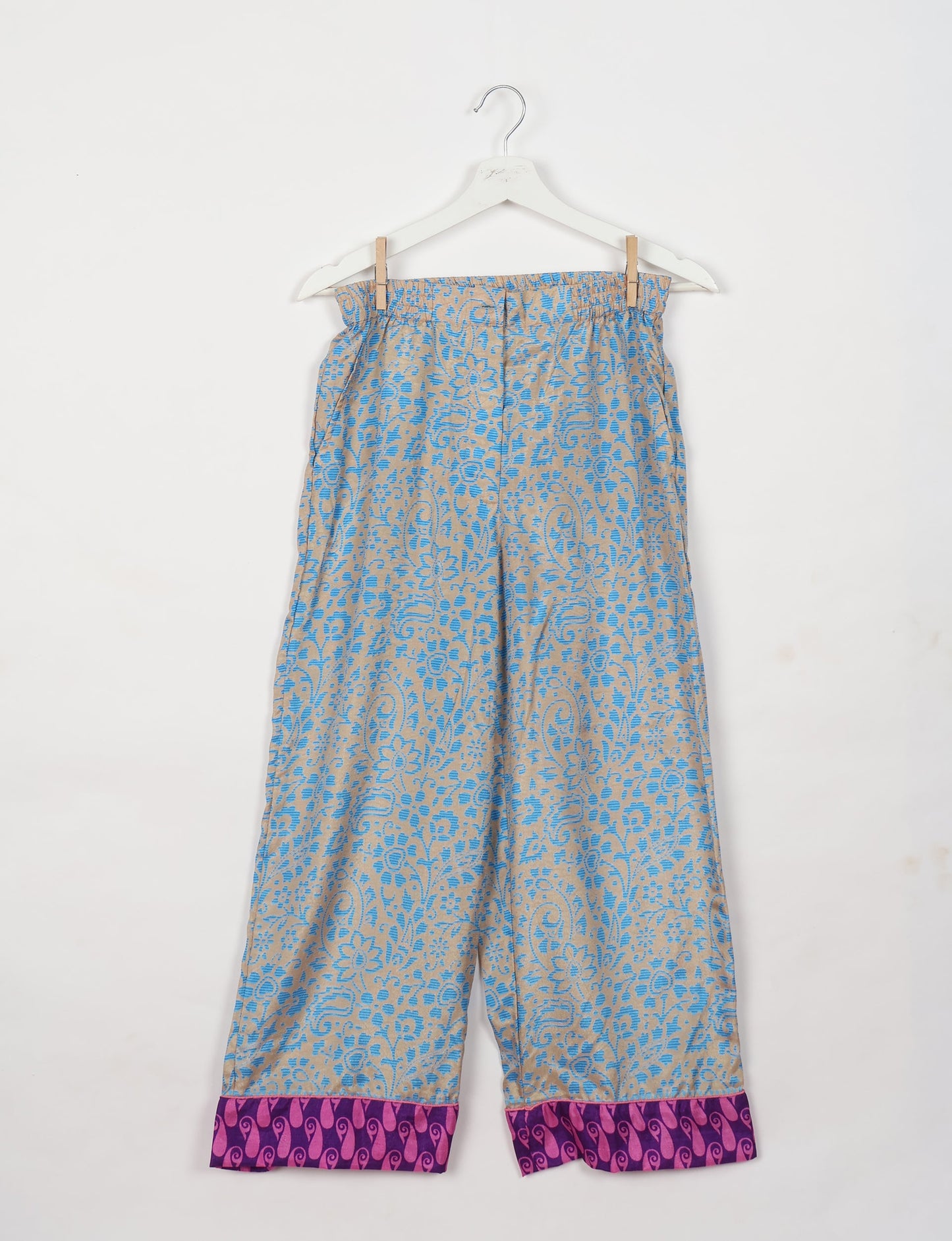 Choose sustainable sleepwear with our PJ SET – perfect for conscious living. From chilling to entertaining, these day-to-night pajamas feature an ethically crafted long-sleeve button-down and elastic-waist pants. Elevate your sleepwear with eco-friendly elegance.