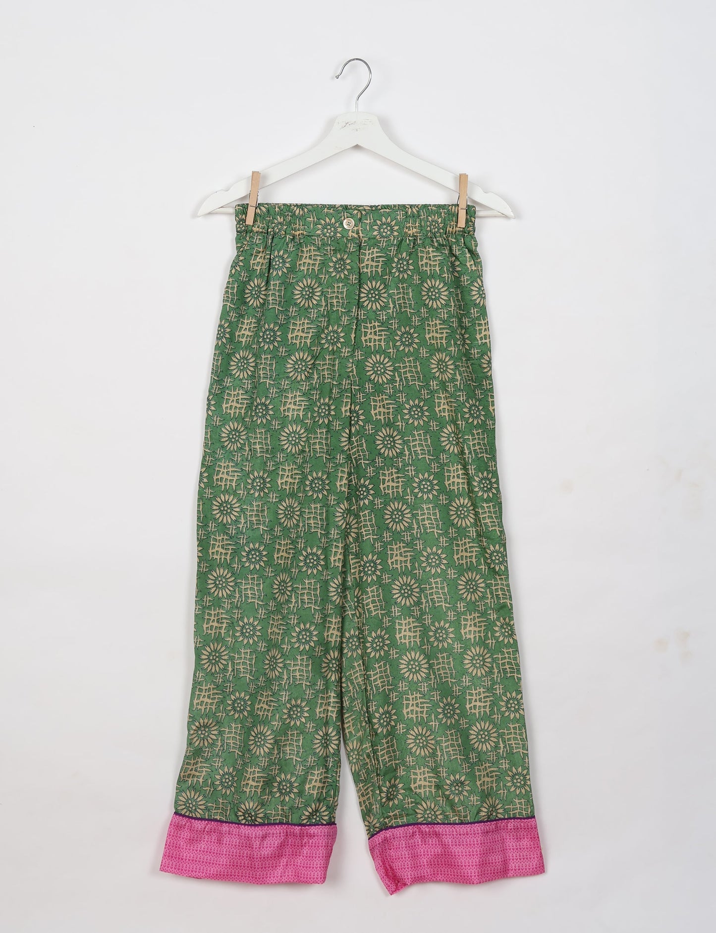 Choose sustainable sleepwear with our PJ SET – perfect for conscious living. From chilling to entertaining, these day-to-night pajamas feature an ethically crafted long-sleeve button-down and elastic-waist pants. Elevate your sleepwear with eco-friendly elegance.