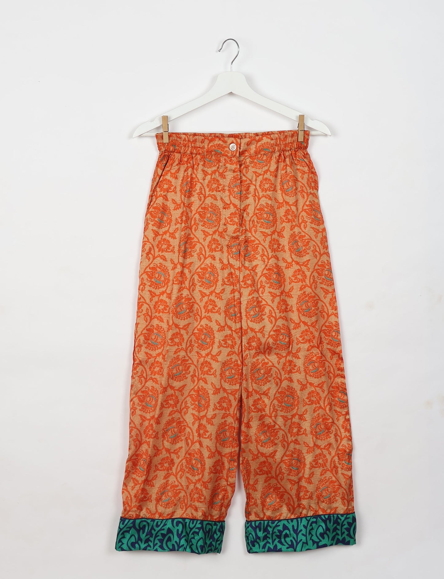 Choose sustainable sleepwear with our PJ SET – perfect for conscious living. From chilling to entertaining, these day-to-night pajamas feature an ethically crafted long-sleeve button-down and elastic-waist pants. Elevate your sleepwear with eco-friendly elegance.