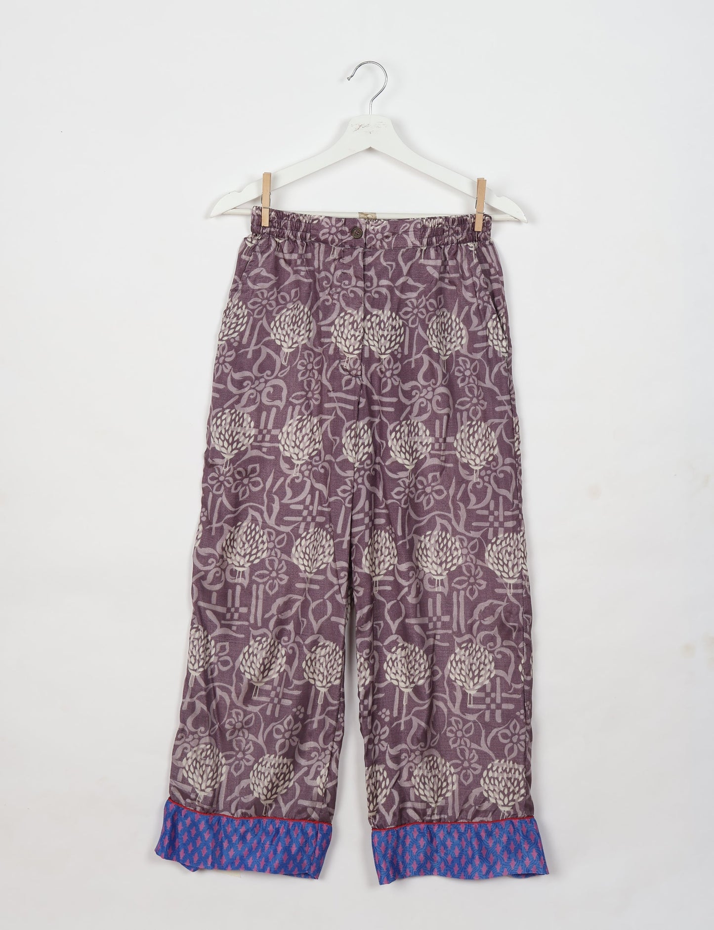 Choose sustainable sleepwear with our PJ SET – perfect for conscious living. From chilling to entertaining, these day-to-night pajamas feature an ethically crafted long-sleeve button-down and elastic-waist pants. Elevate your sleepwear with eco-friendly elegance.