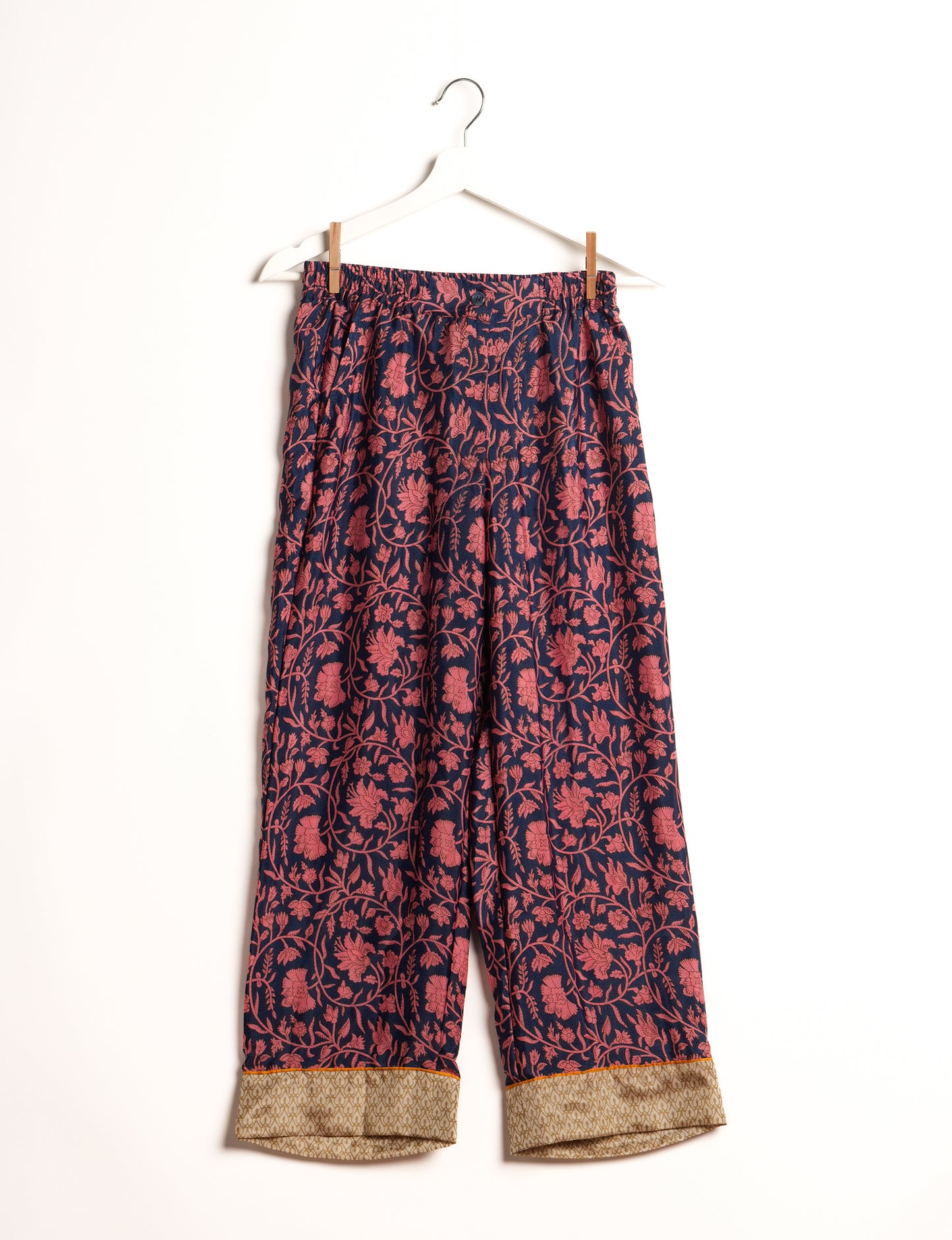 Choose sustainable sleepwear with our PJ SET – perfect for conscious living. From chilling to entertaining, these day-to-night pajamas feature an ethically crafted long-sleeve button-down and elastic-waist pants. Elevate your sleepwear with eco-friendly elegance.