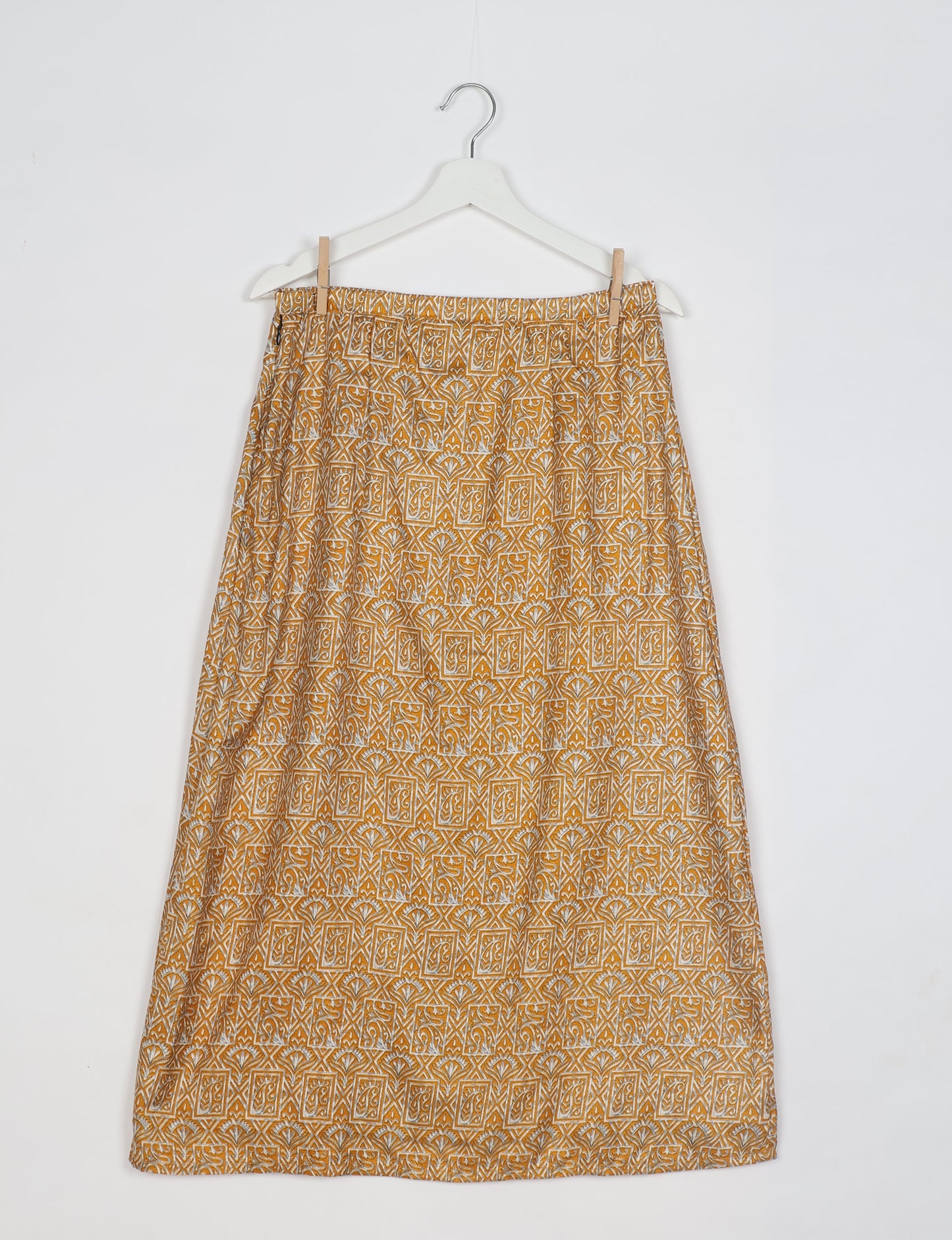 A LINE SKIRT