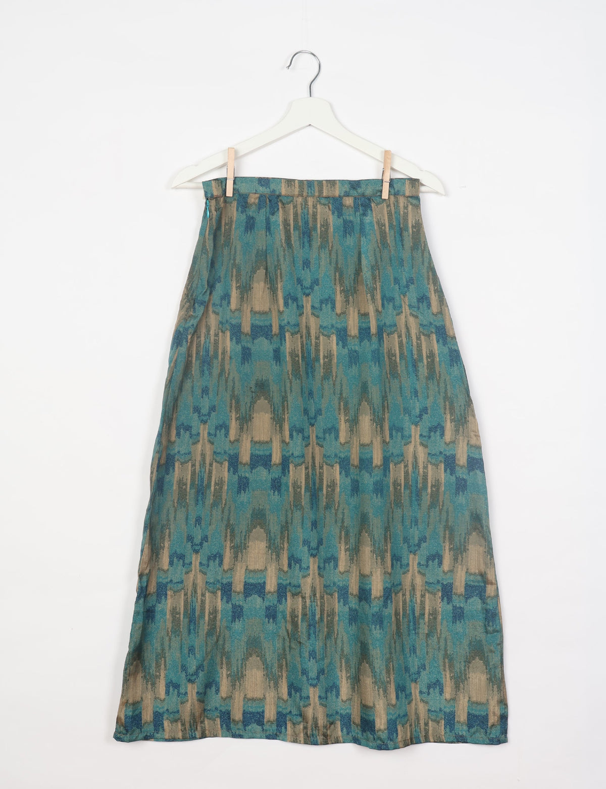Sustainable A LINE SKIRT, a high-fashion choice for conscious individuals. Fitted at the waist, ankle-length, and ethically crafted for eco-friendly style.