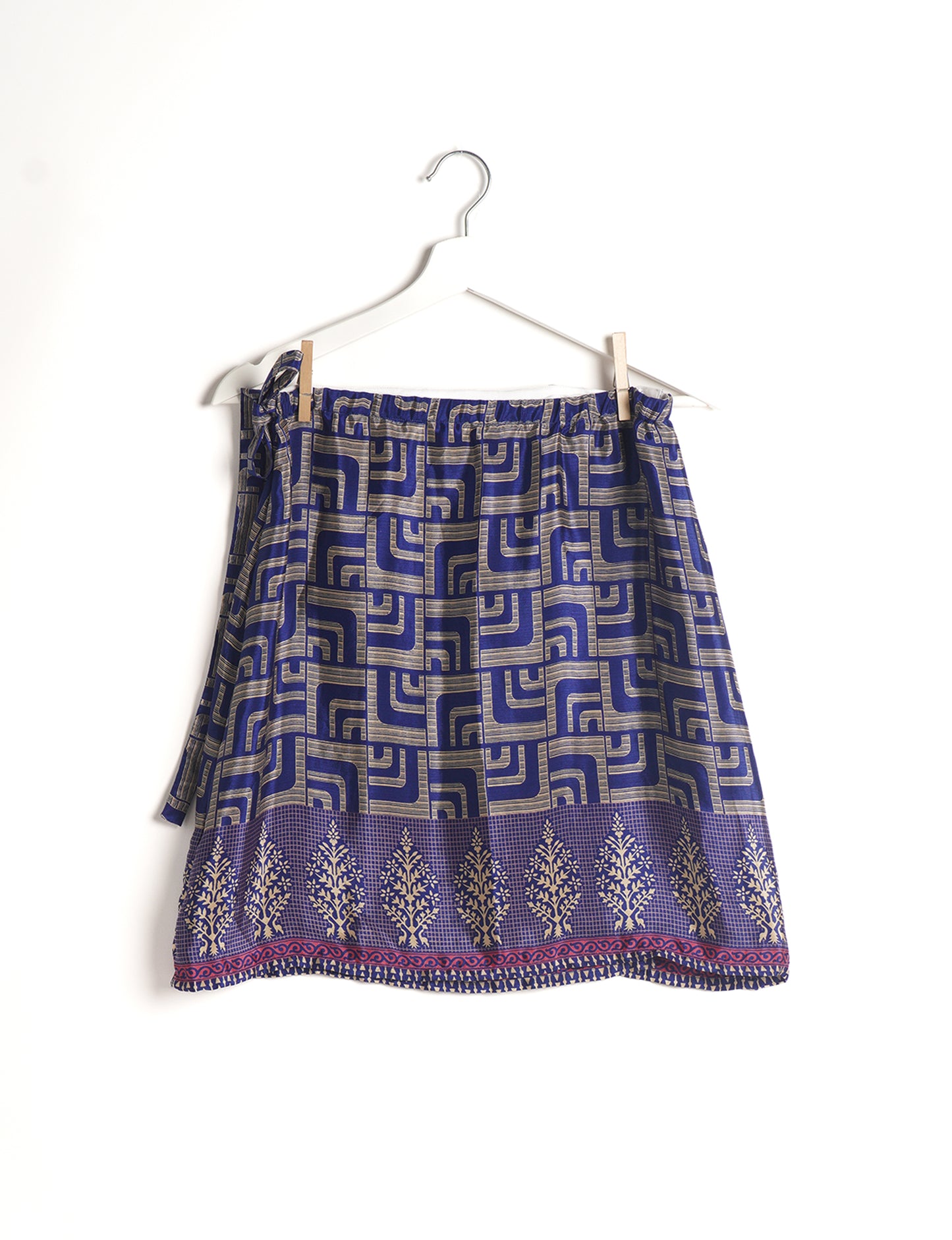 Revolutionize your look with our Wraparound Skirt – short, stylish, and suitable for all waist sizes. Ethical and sustainable, this skirt is a statement in eco-friendly fashion. Embrace conscious clothing with a touch of flair