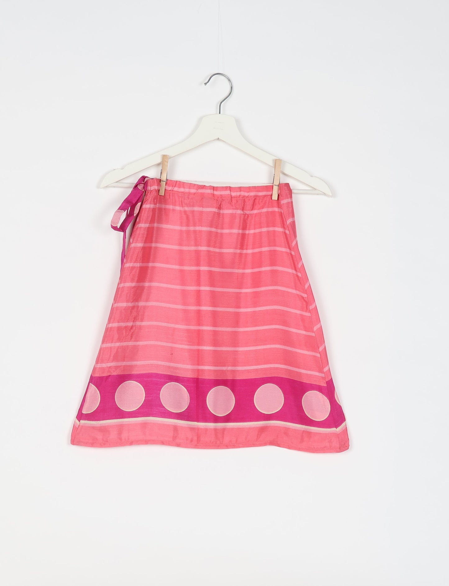 Revolutionize your look with our Wraparound Skirt – short, stylish, and suitable for all waist sizes. Ethical and sustainable, this skirt is a statement in eco-friendly fashion. Embrace conscious clothing with a touch of flair