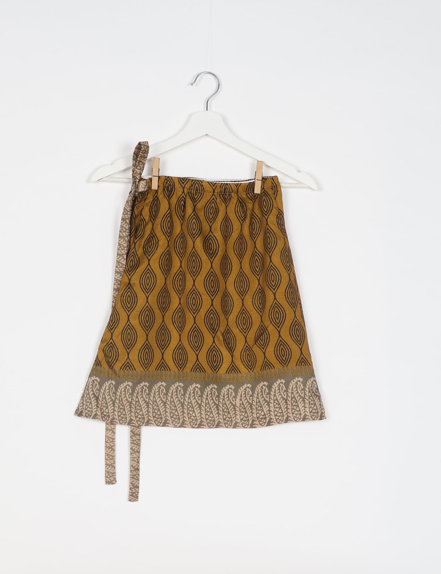 Revolutionize your look with our Wraparound Skirt – short, stylish, and suitable for all waist sizes. Ethical and sustainable, this skirt is a statement in eco-friendly fashion. Embrace conscious clothing with a touch of flair