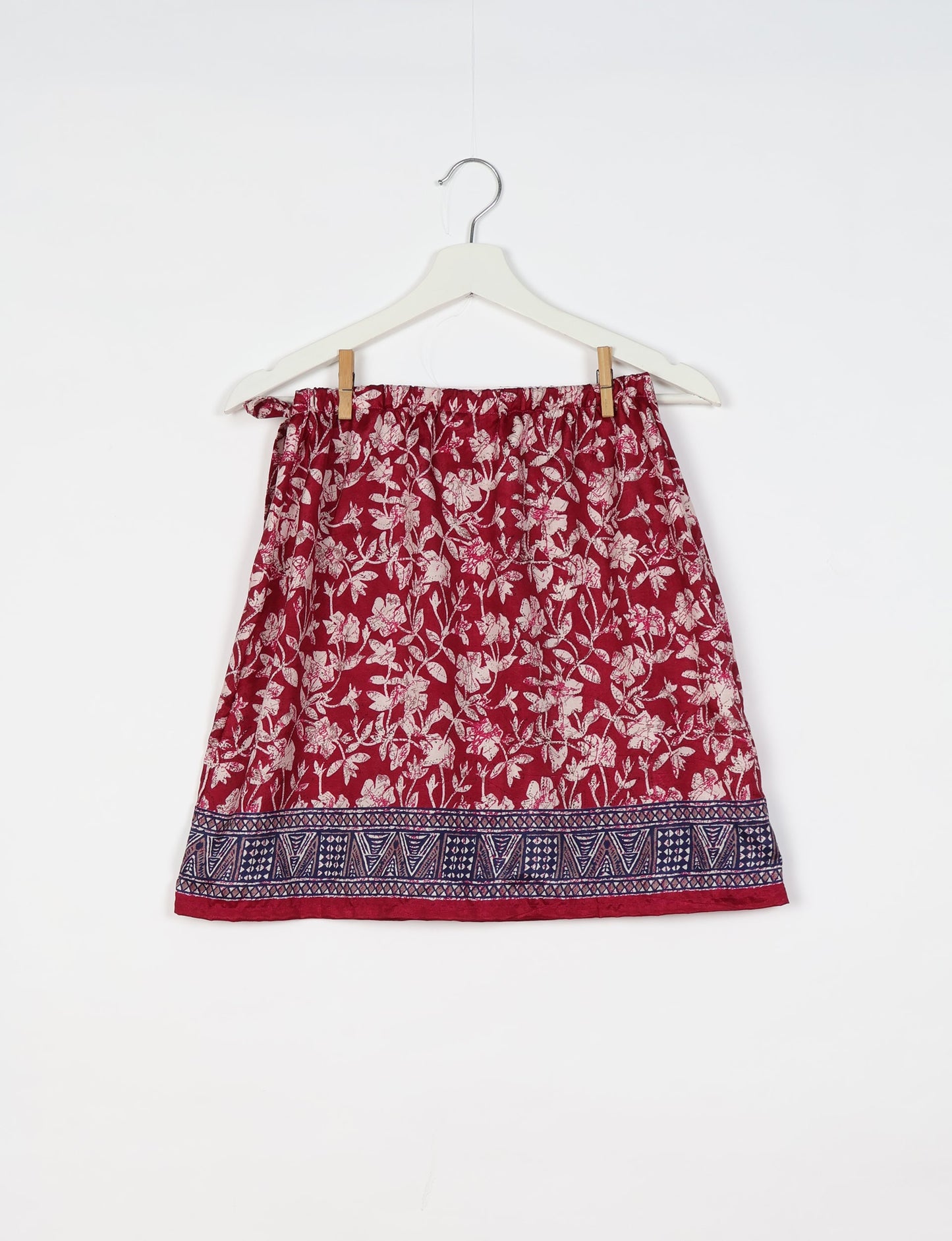 Revolutionize your look with our Wraparound Skirt ā short, stylish, and suitable for all waist sizes. Ethical and sustainable, this skirt is a statement in eco-friendly fashion. Embrace conscious clothing with a touch of flair