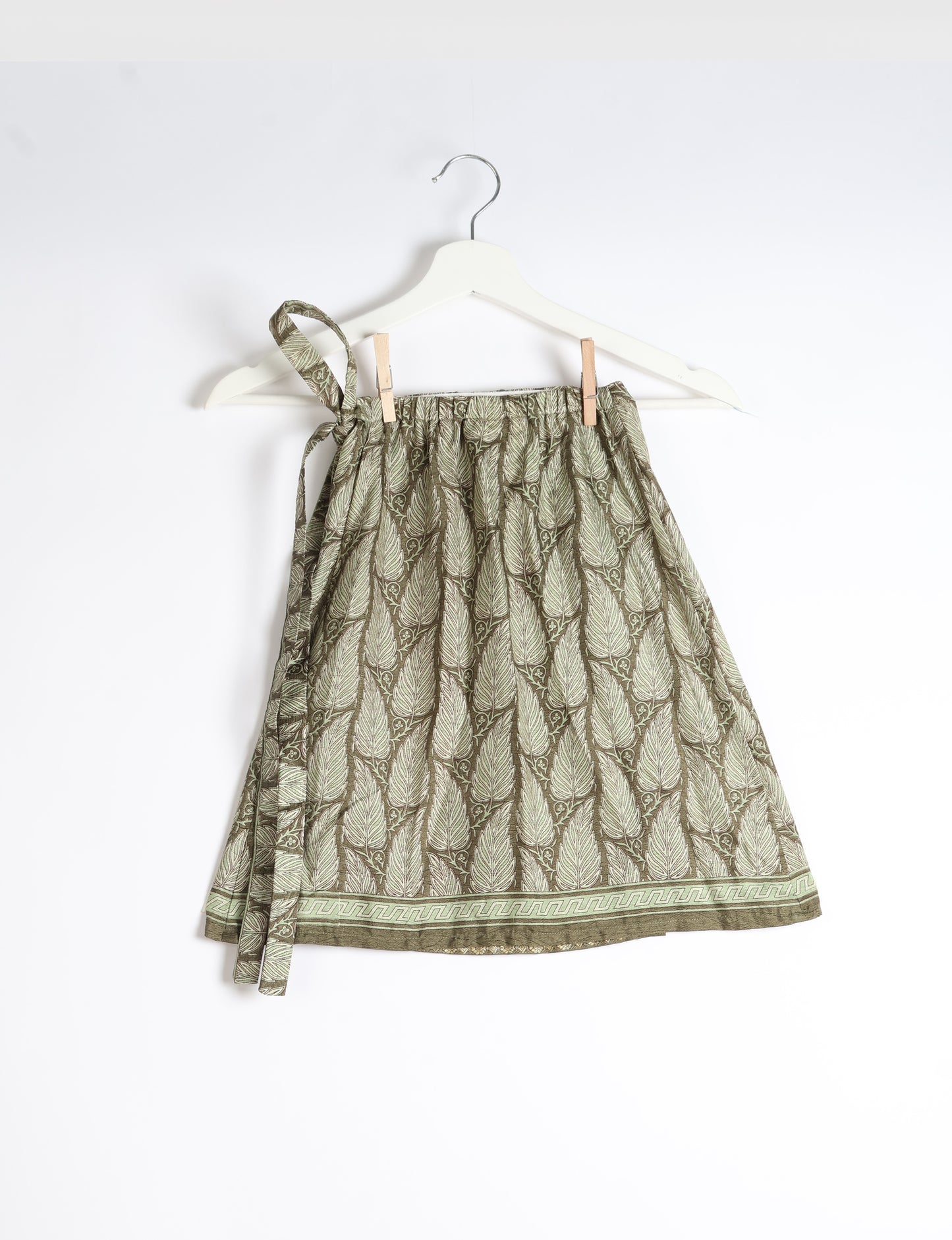 Revolutionize your look with our Wraparound Skirt – short, stylish, and suitable for all waist sizes. Ethical and sustainable, this skirt is a statement in eco-friendly fashion. Embrace conscious clothing with a touch of flair