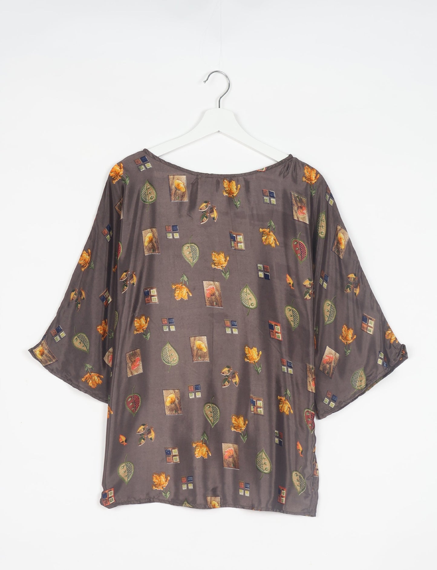 Upcycled women’s Belt Top made from pre-loved saris, showcasing eco friendly cloth, carbon neutral clothing, circular fashion design, environmentally friendly clothing, and second hand clothing elegance.