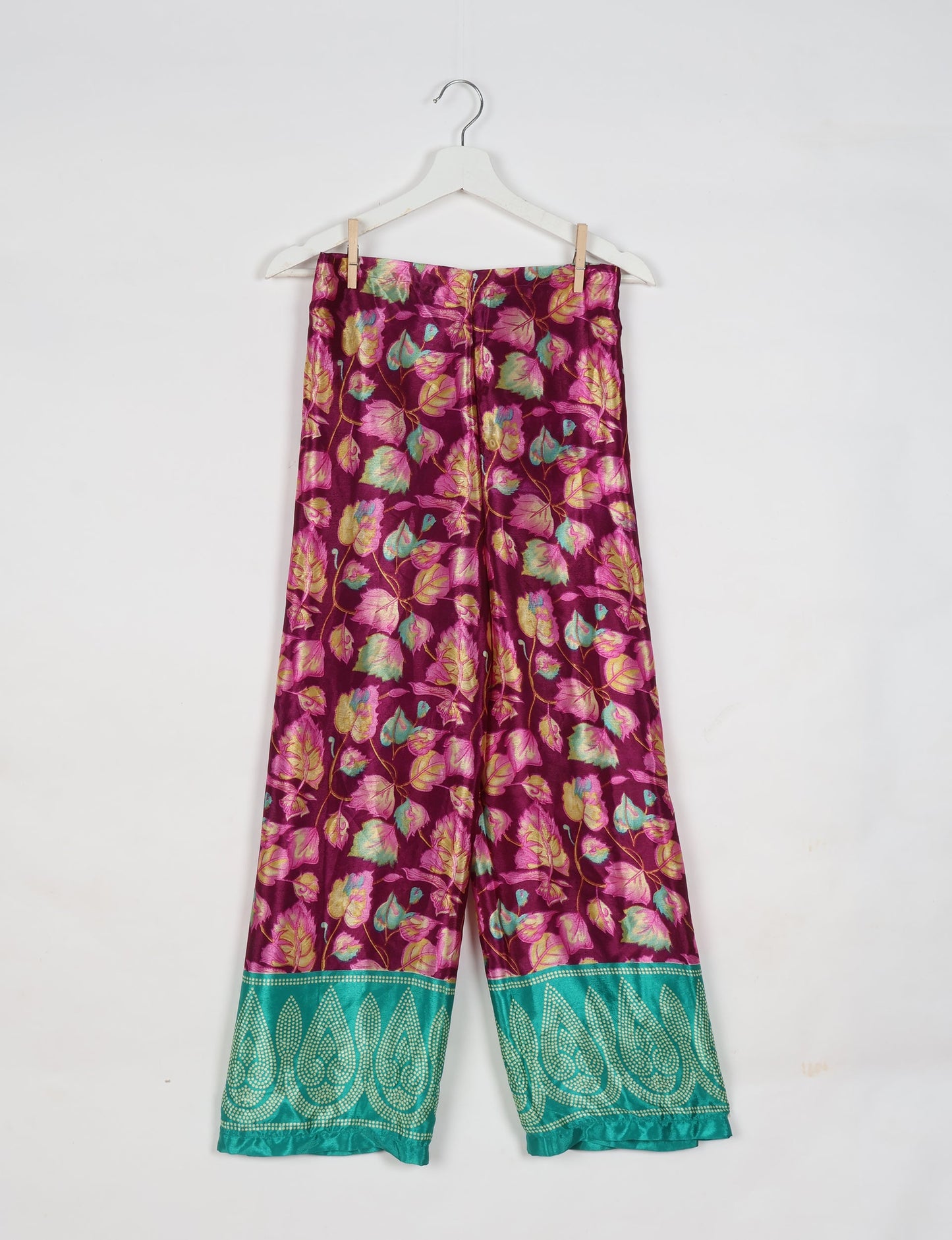 Immerse yourself in the vibrant allure of our PANTA PAREO – a distinctive piece made from handpicked, pre-worn saris, and carefully reworked by local artisans. This pareo is more than just a getaway must-have; it's a sustainable statement. Ideal as a layer over a bikini or a stylish throw, it brings eco-friendly charm to any room in your home. Embrace the colorful elegance of repurposed saris with the PANTA PAREO – an essential addition to your wardrobe for conscious and stylish living.