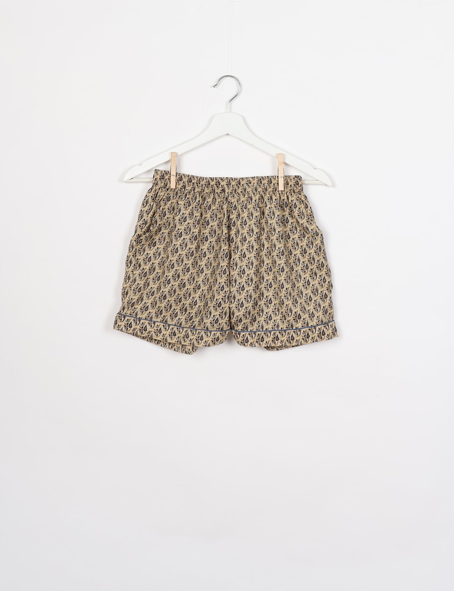 Indulge in comfort and style with our PJ Set Short, now with short sleeves. Crafted from upcycled saris, these shorts embody a zero-waste mentality for sustainable sleepwear. Versatile from day to night, perfect for beach lounging or poolside yoga, these pajamas redefine conscious fashion.