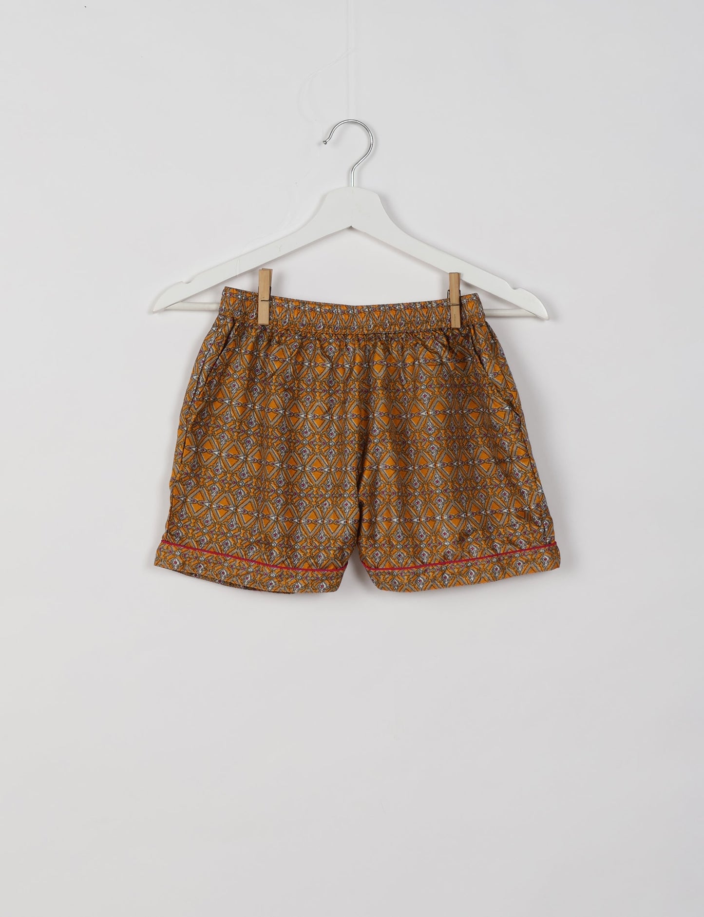 Indulge in comfort and style with our PJ Set Short, now with short sleeves. Crafted from upcycled saris, these shorts embody a zero-waste mentality for sustainable sleepwear. Versatile from day to night, perfect for beach lounging or poolside yoga, these pajamas redefine conscious fashion.