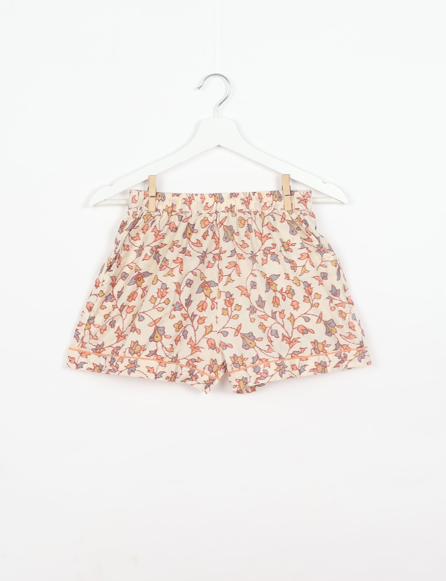 Indulge in comfort and style with our PJ Set Short, now with short sleeves. Crafted from upcycled saris, these shorts embody a zero-waste mentality for sustainable sleepwear. Versatile from day to night, perfect for beach lounging or poolside yoga, these pajamas redefine conscious fashion.