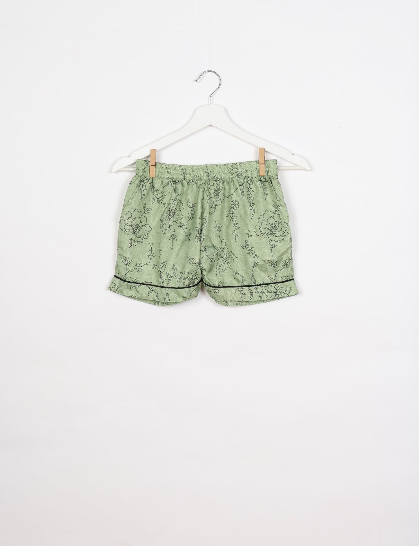 Indulge in comfort and style with our PJ Set Short, now with short sleeves. Crafted from upcycled saris, these shorts embody a zero-waste mentality for sustainable sleepwear. Versatile from day to night, perfect for beach lounging or poolside yoga, these pajamas redefine conscious fashion.