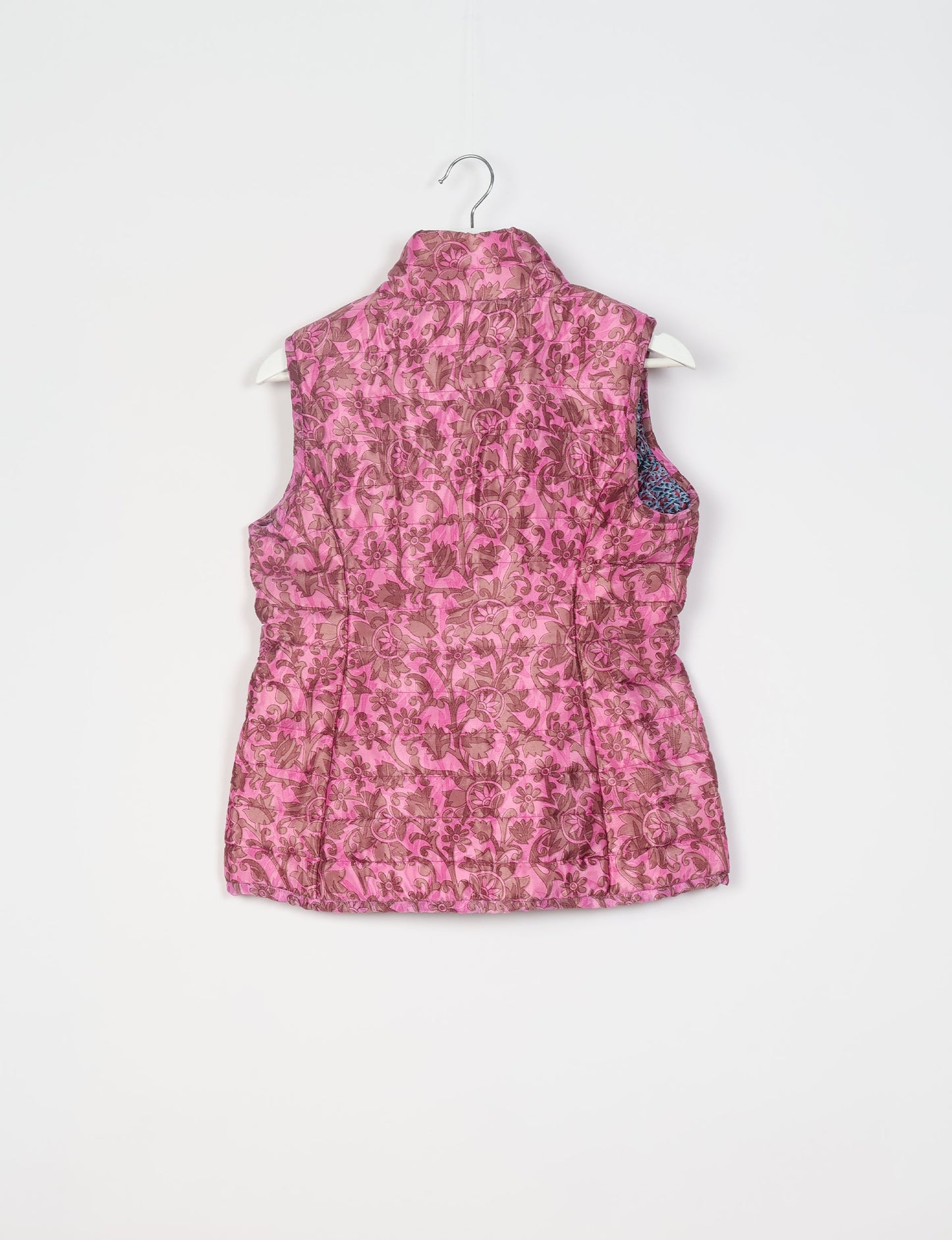 Elevate your style with our QUILTED GILET, crafted from upcycled tropical saris. This sleeveless jacket, with its quilted warmth, is perfect for layering over tees or sweaters. Choose ethical, green fashion and experience the comfort of sustainable living with a touch of home.