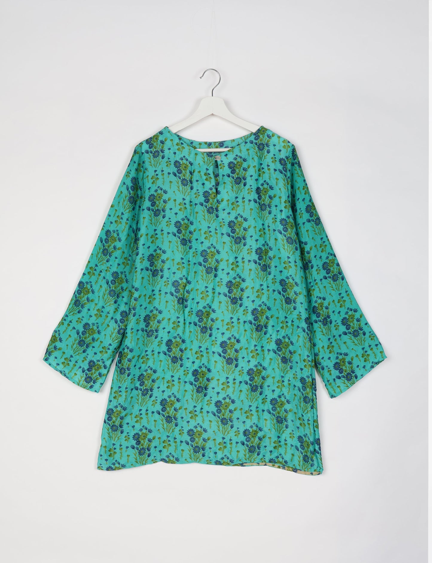 Chic and conscious, our A-line mini swing dress is a must-have in sustainable fashion. Adorned with flared sleeves, a keyhole back opening, and a mother of pearl button with twill tape loop. This zero waste, upcycled garment reflects the essence of eco-friendly and ethical clothing.