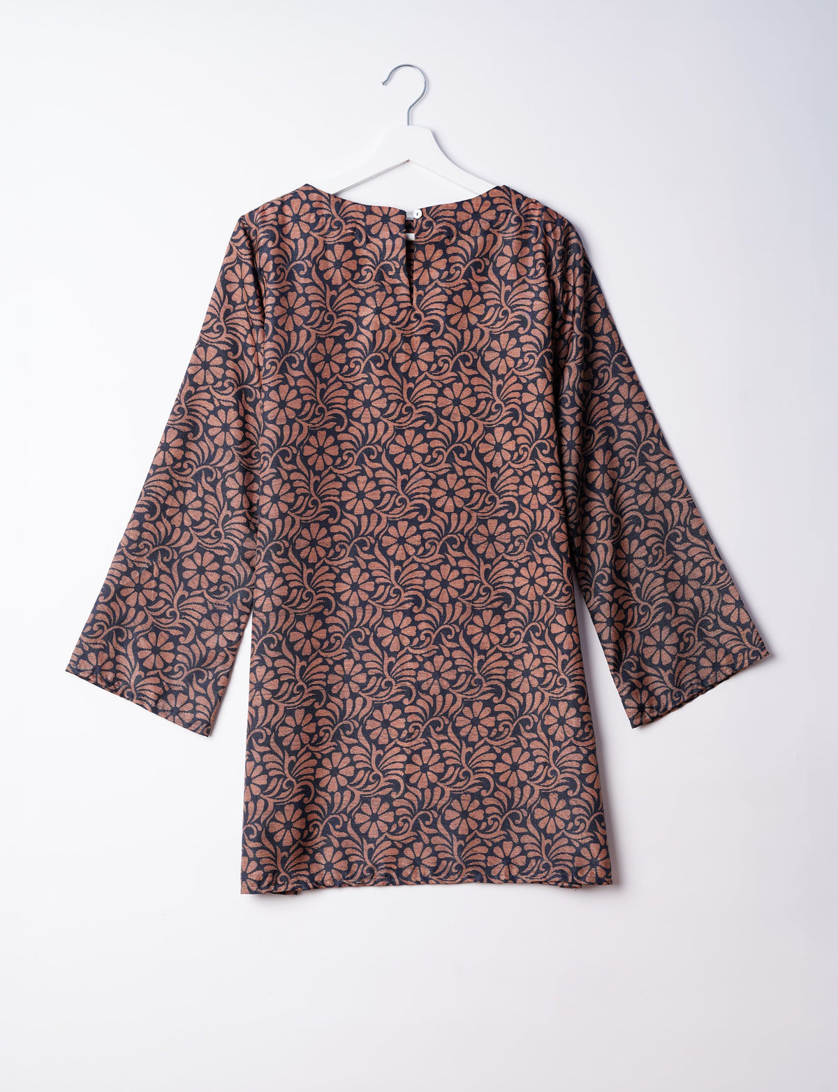 Chic and conscious, our A-line mini swing dress is a must-have in sustainable fashion. Adorned with flared sleeves, a keyhole back opening, and a mother of pearl button with twill tape loop. This zero waste, upcycled garment reflects the essence of eco-friendly and ethical clothing.