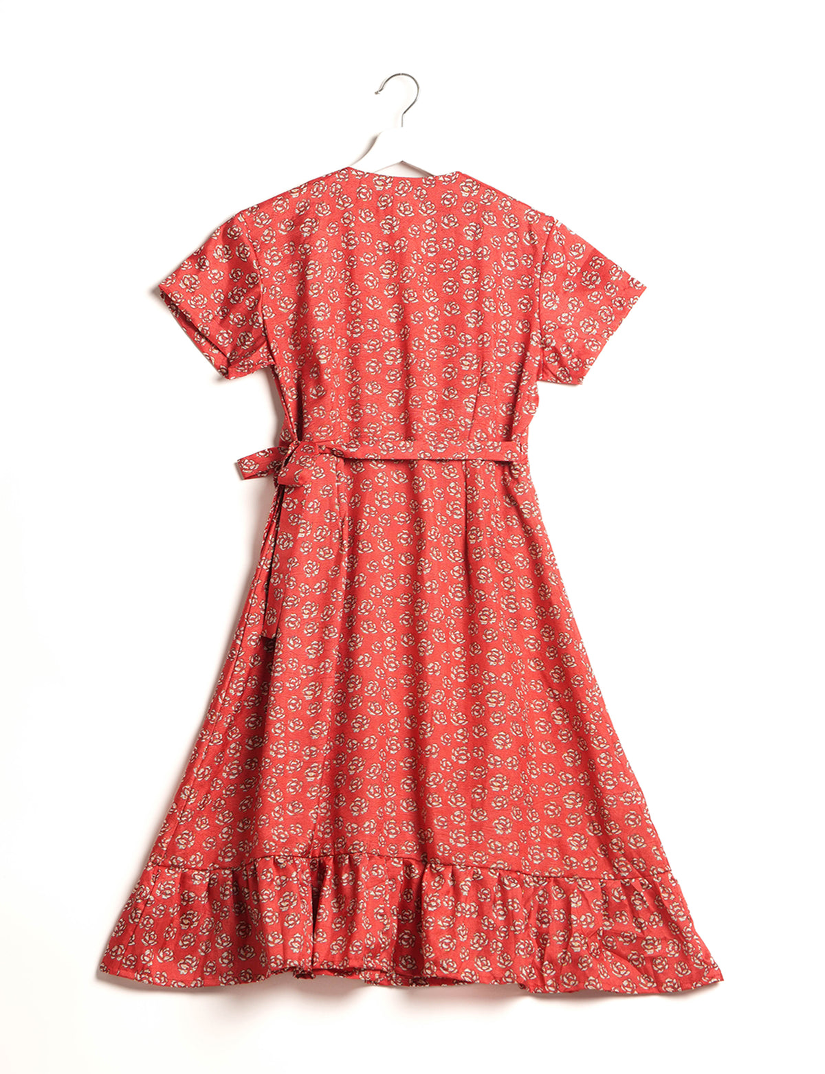 Embrace timeless elegance with our MIDI WRAP DRESS – a midi-length beauty featuring a v-neck, flattery from all angles, and a charming sari belt. Crafted from sustainable materials, this dress embodies ethical clothing and green fashion. Sophisticated with a frill tier at the hem and short cap sleeves, this dress is perfect for any occasion. Tie up the beautifully crafted sari belt on the side for a versatile, stylish, and eco-friendly look.