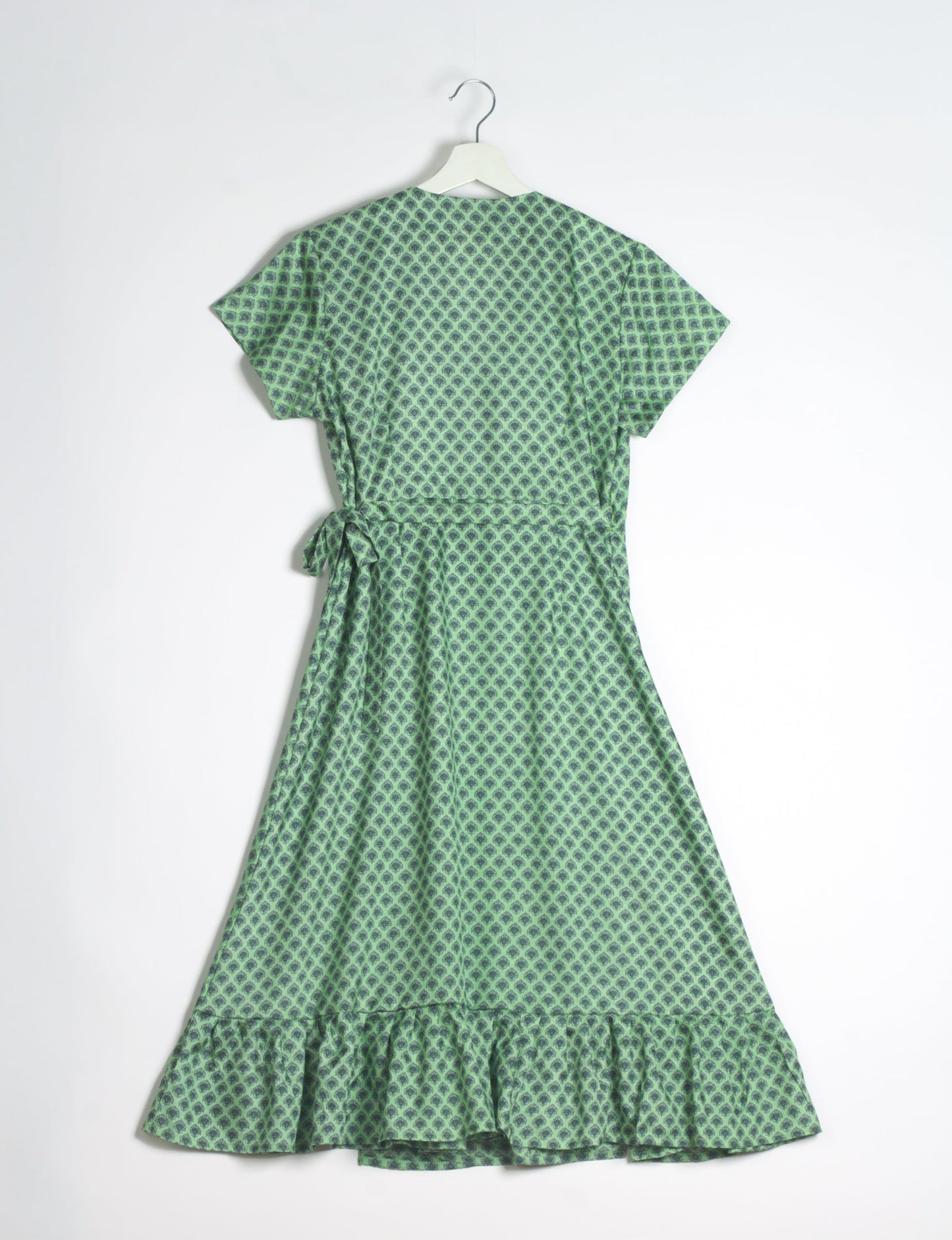 Embrace timeless elegance with our MIDI WRAP DRESS ā a midi-length beauty featuring a v-neck, flattery from all angles, and a charming sari belt. Crafted from sustainable materials, this dress embodies ethical clothing and green fashion. Sophisticated with a frill tier at the hem and short cap sleeves, this dress is perfect for any occasion. Tie up the beautifully crafted sari belt on the side for a versatile, stylish, and eco-friendly look.