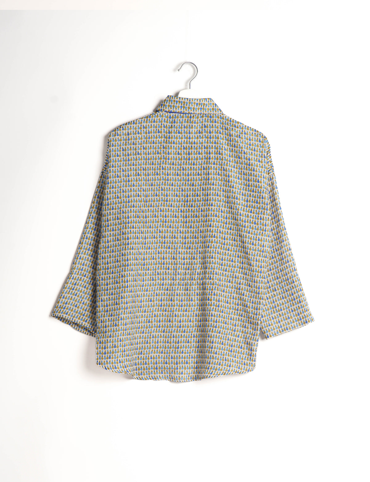 Experience chic comfort with our OVERSIZED SHIRT – a one-of-a-kind piece crafted from sari waste by talented Indian female artisans. With 3/4 length sleeves, a regular shirt collar, and a contrasting inner collar band, this shirt is perfect for work or casual hangouts. Versatile and stylish, it pairs effortlessly over a shift dress, jumpsuit, or with pants.