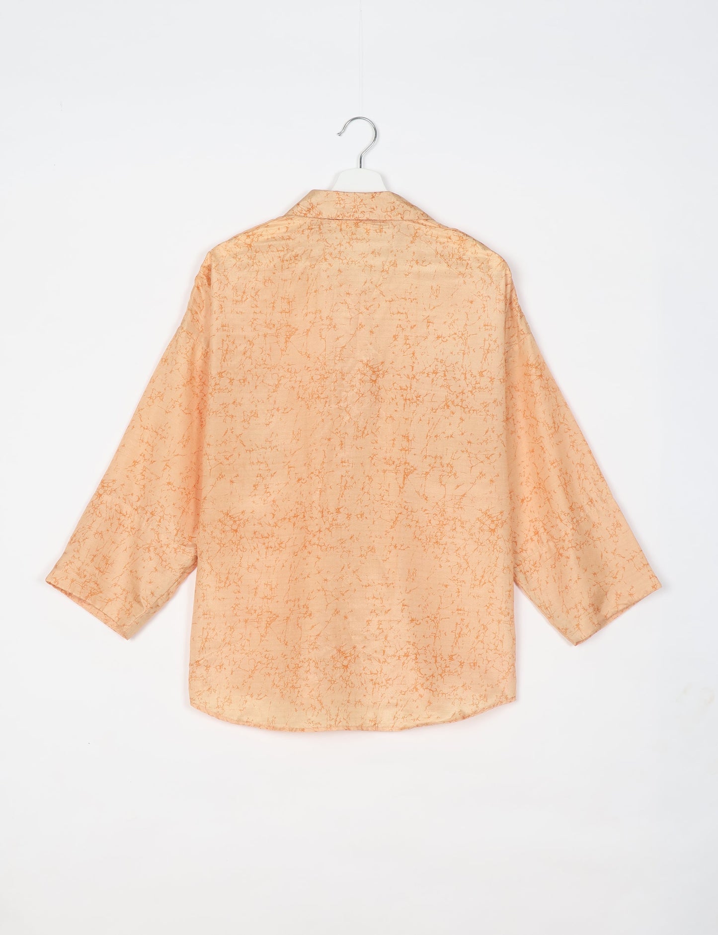 Experience chic comfort with our OVERSIZED SHIRT ā a one-of-a-kind piece crafted from sari waste by talented Indian female artisans. With 3/4 length sleeves, a regular shirt collar, and a contrasting inner collar band, this shirt is perfect for work or casual hangouts. Versatile and stylish, it pairs effortlessly over a shift dress, jumpsuit, or with pants.