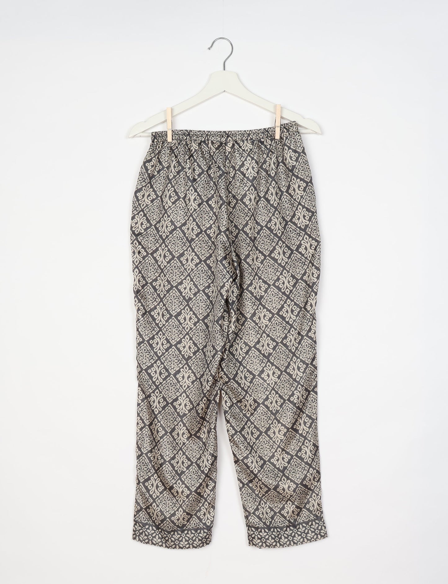 Elevate your wardrobe with our planet-friendly PULL-ON PANTS. Made from upcycled sari fabric, these eco-conscious pants offer a drawstring waist for a perfect fit. Tapered leg design ensures both style and comfort. Choose ethical, green fashion that supports artisans and sustainable living.