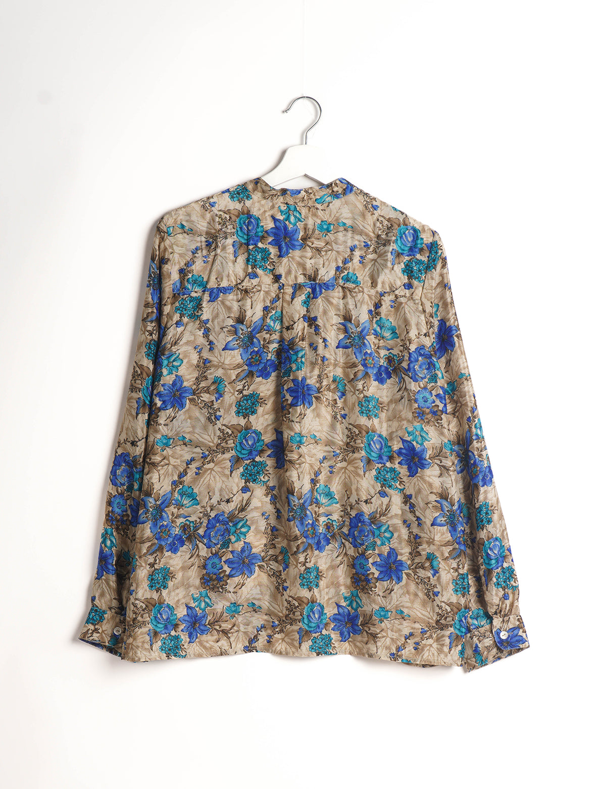 Versatile DAY BLOUSE, a sustainable wardrobe essential with a classic Johnny collar and full sleeves. Lightweight fabric for a comfortable fit, perfect for dressing up or down. Explore ethical clothing and green fashion with this eco-friendly and timeless piece, perfect for any occasion.